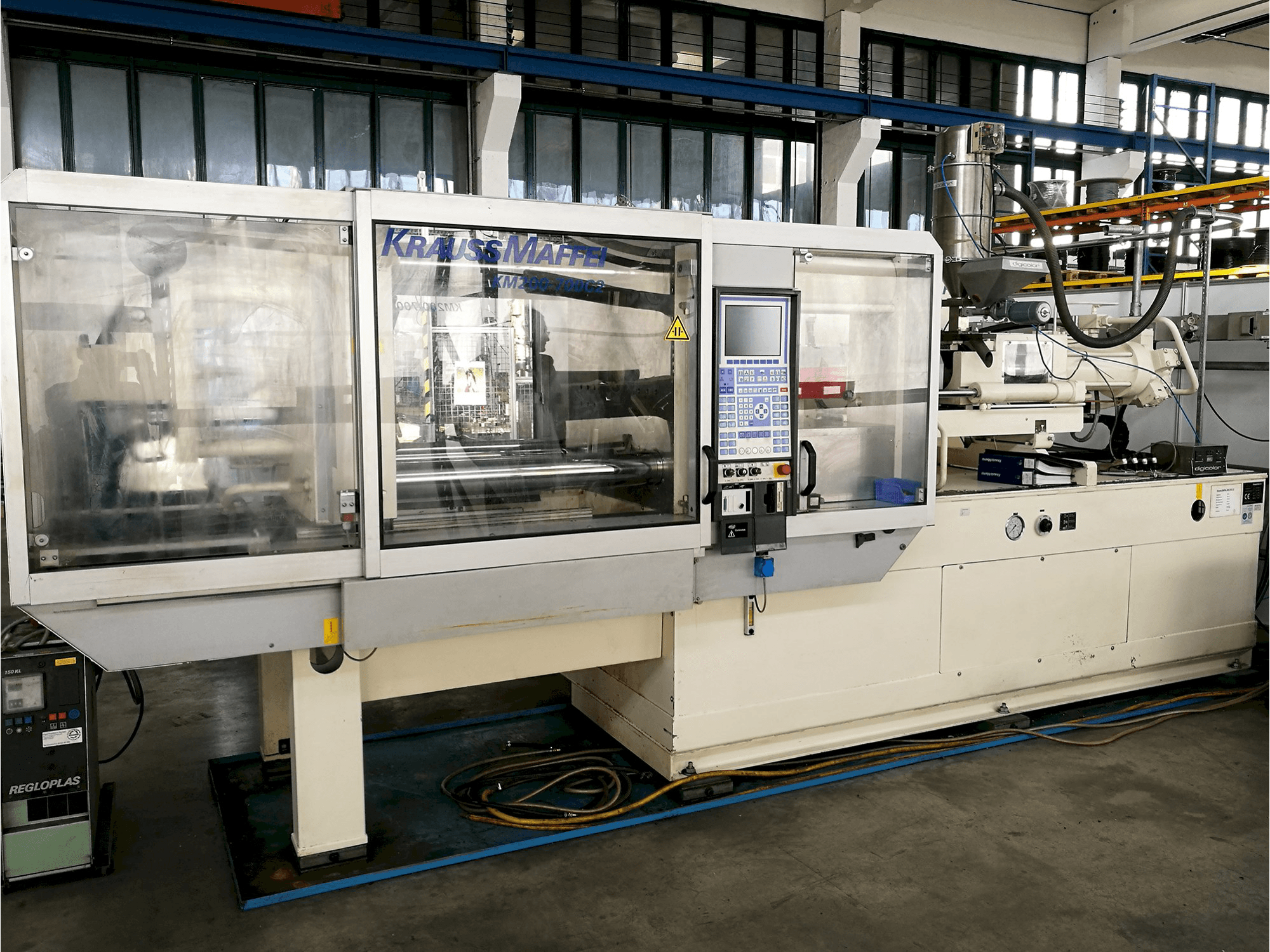 Vista Frontal da Krauss Maffei 200-700 C2 máquina