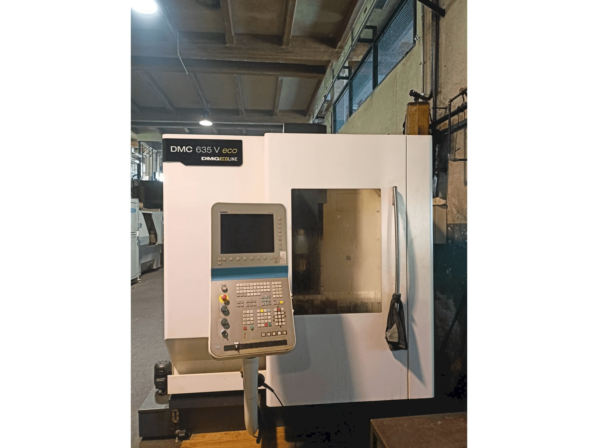 Vista Frontal da DMG DMC 635V Ecoline máquina