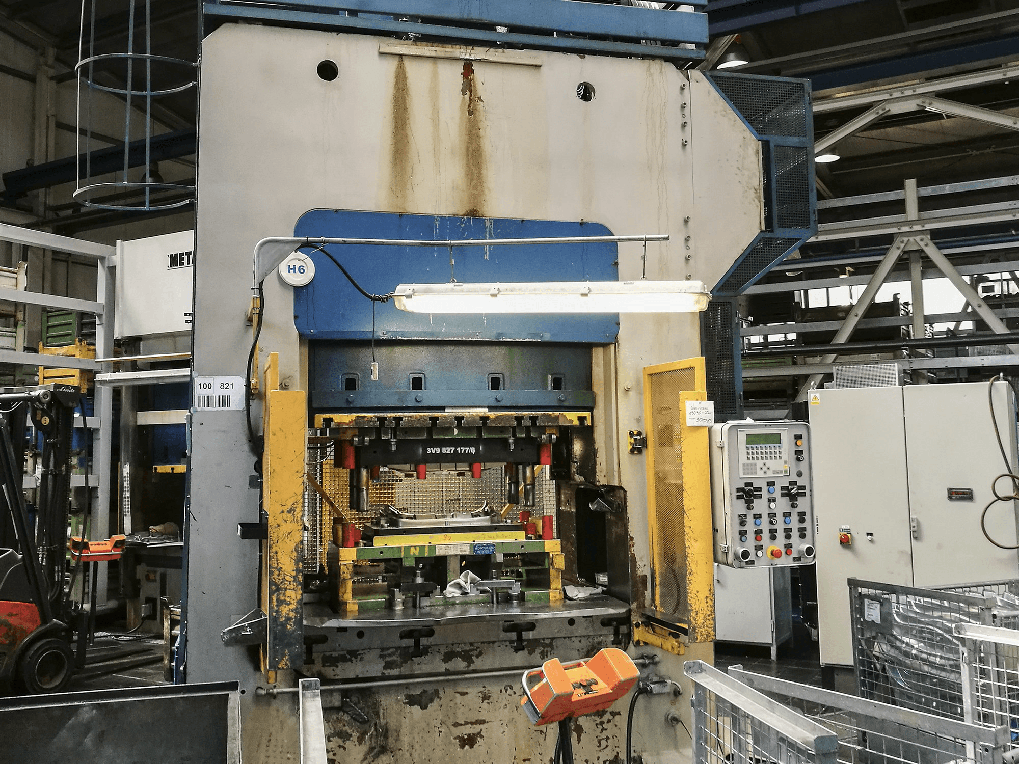 Vista Frontal da SMERAL LKT 250 máquina