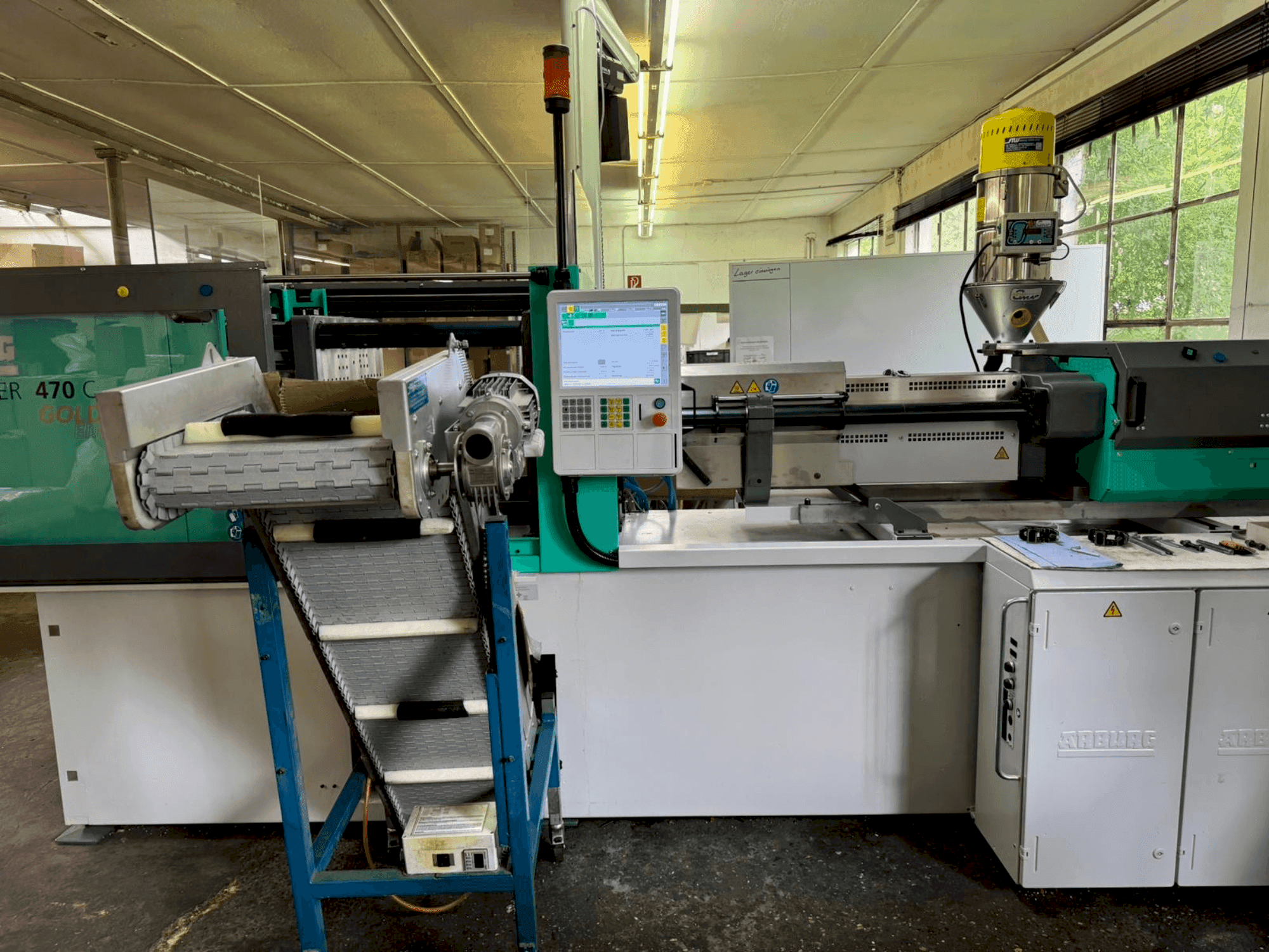 Vista Frontal da Arburg 470 C 1500-800 máquina