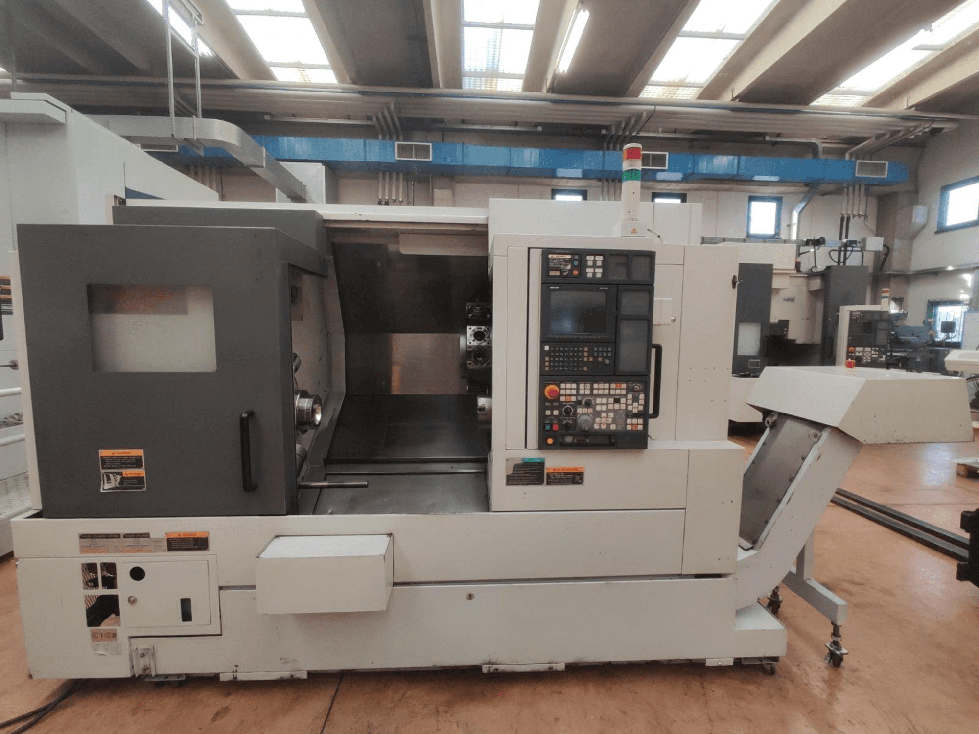 Vista Frontal da MORI SEIKI NL2500/700 SMC máquina