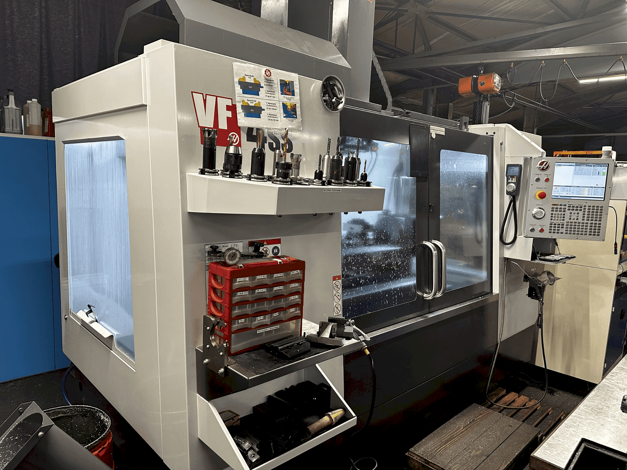 Vista Frontal da HAAS VF-4SS-EU máquina