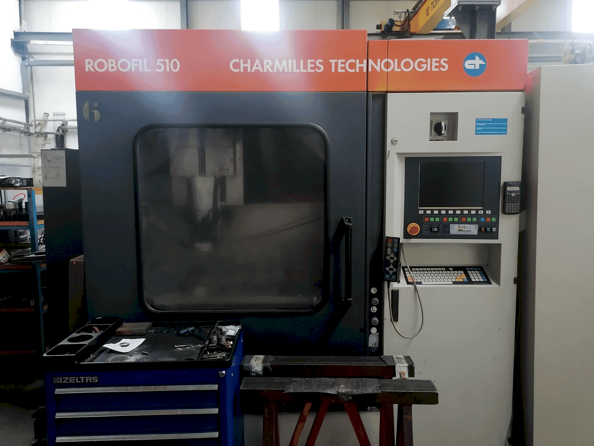 Vista Frontal da CHARMILLES Robofil 510 máquina
