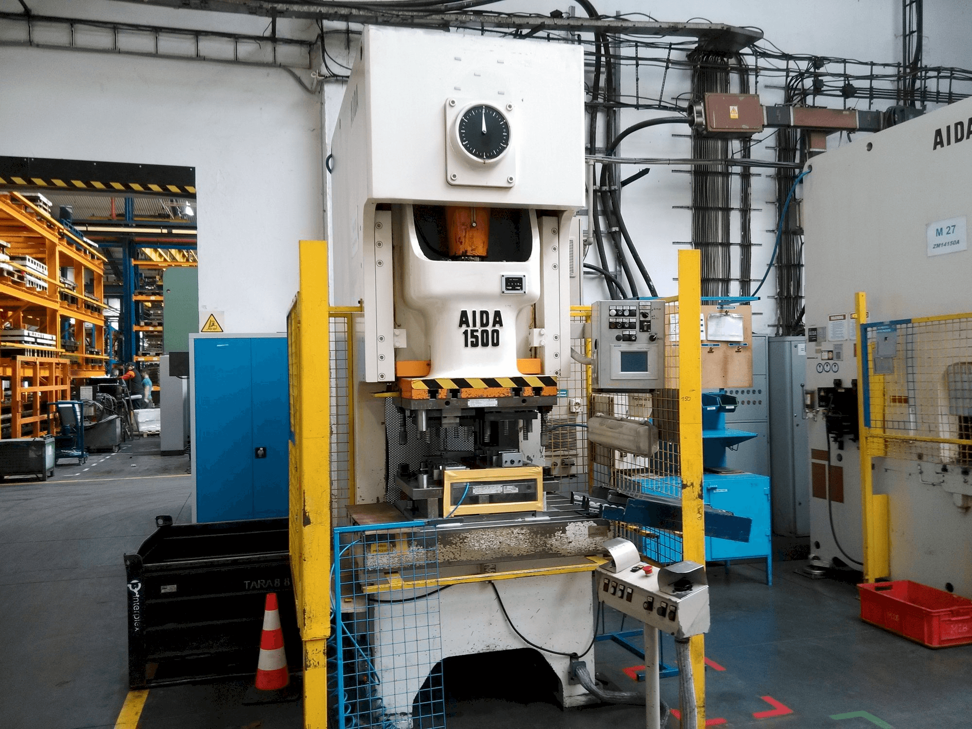 Vista Frontal da AIDA NC 1-1500 máquina