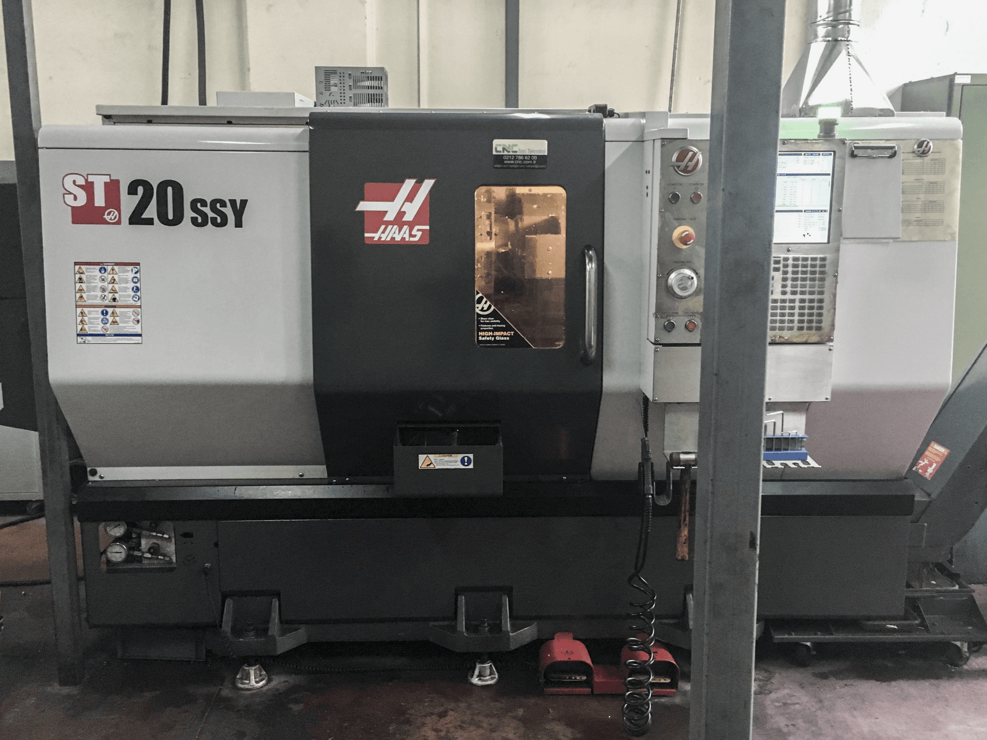 Vista Frontal da HAAS ST-20SSY máquina
