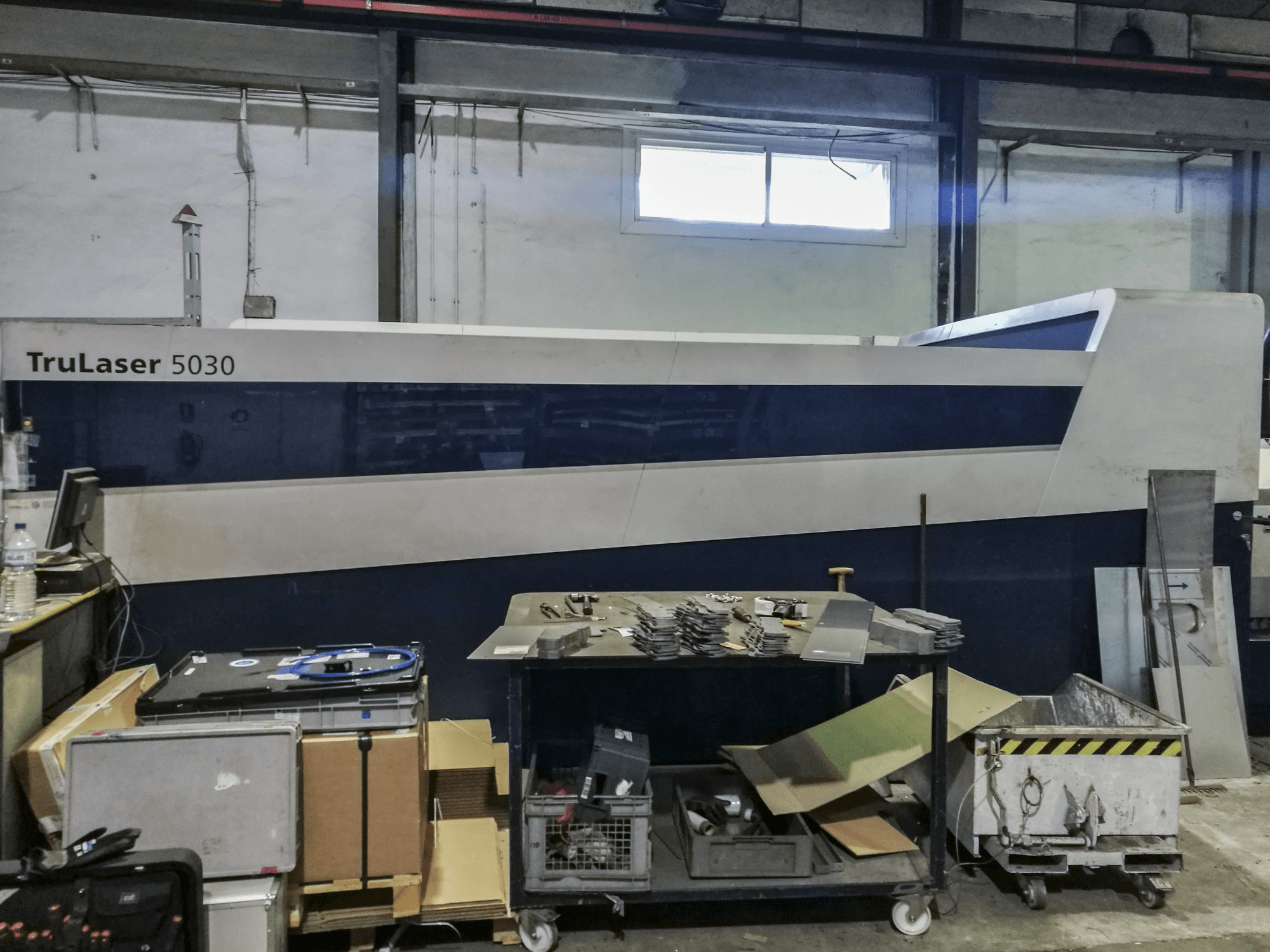 Vista Lateral Direita da Trumpf TruLaser 5030 fiber máquina