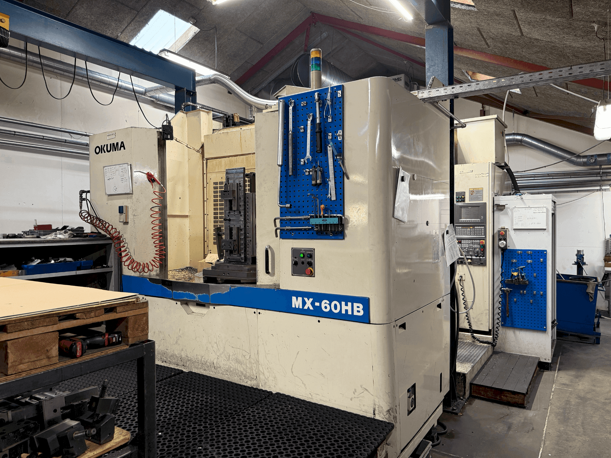 Vista Frontal da Okuma MX-60HB máquina