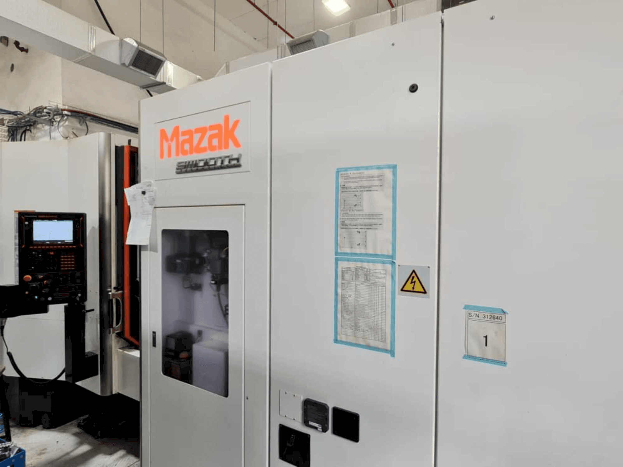 Vista Frontal da Mazak HCH-4000 máquina