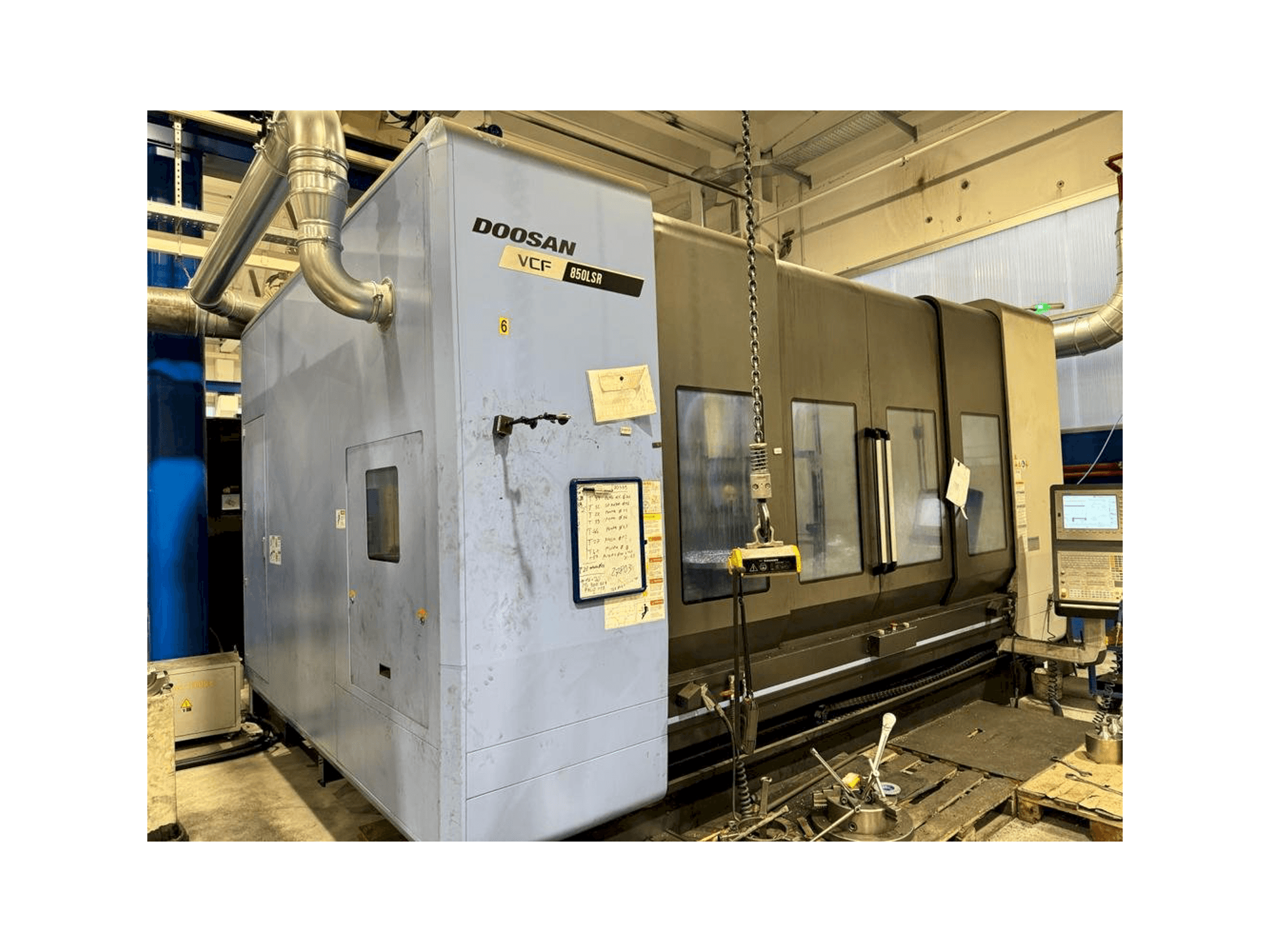 Vista Frontal da DOOSAN VCF 850 LSR máquina