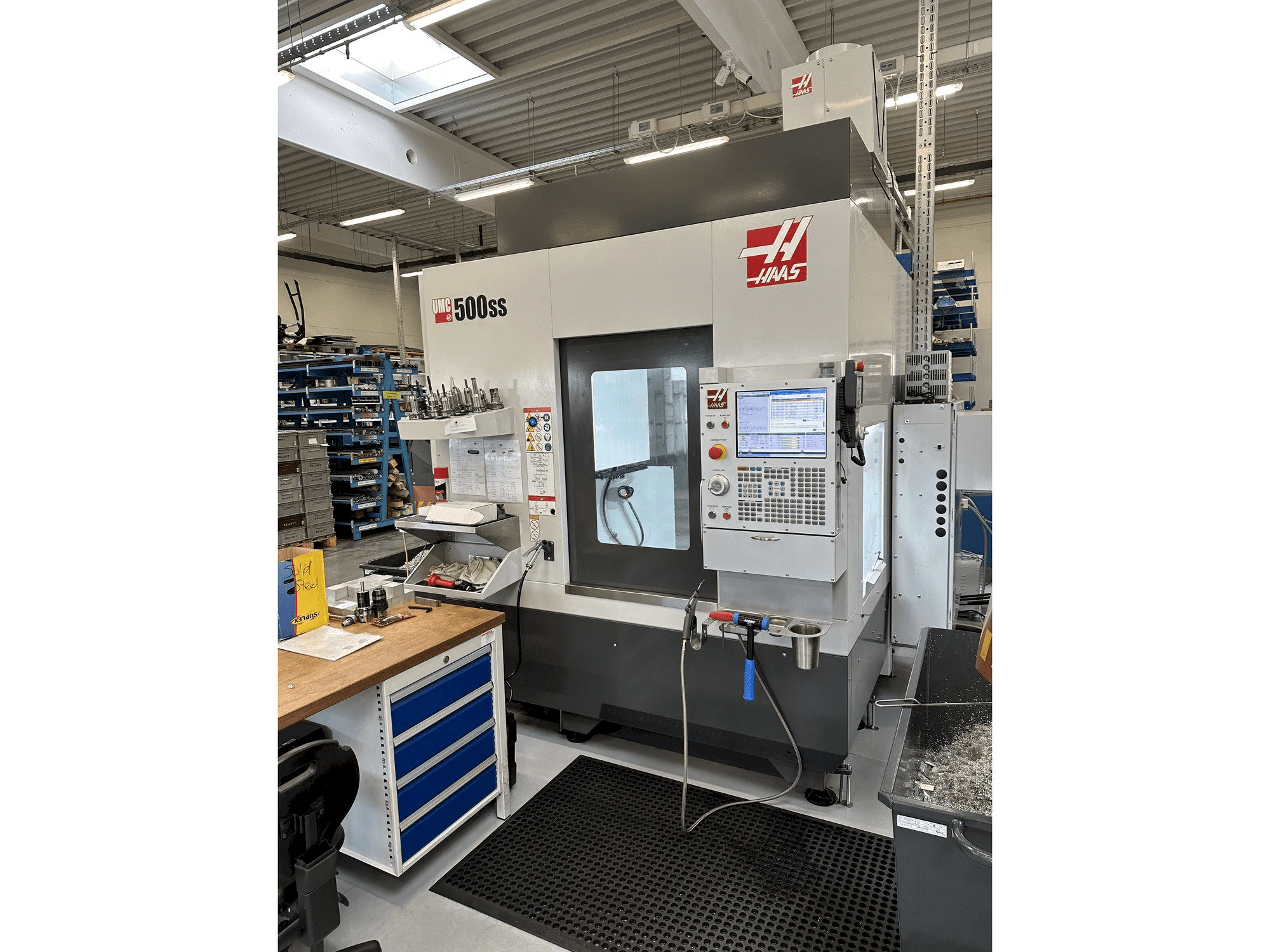 Vista Frontal da HAAS UMC-500SS máquina