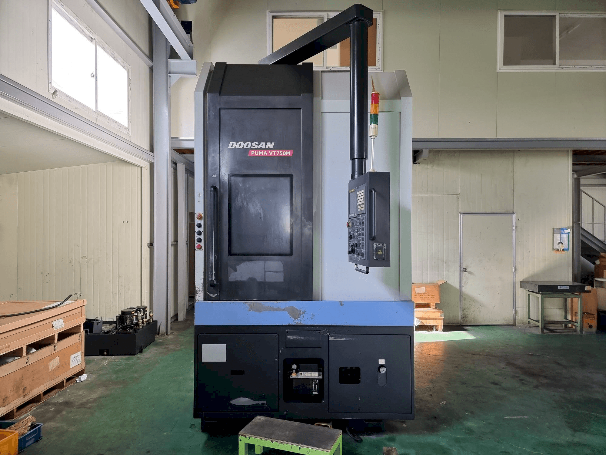 Vista Frontal da Doosan Puma VT750M máquina