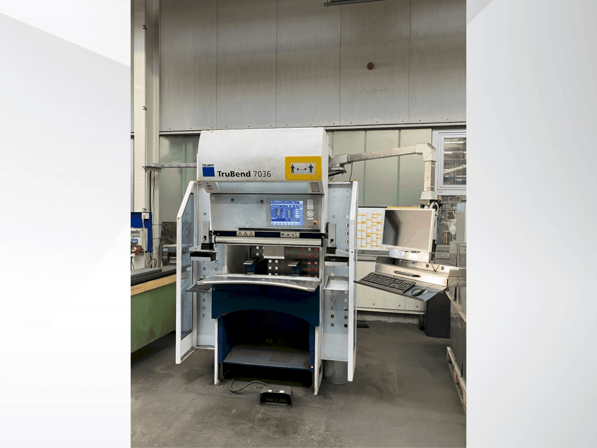 Vista Frontal da TRUMPF TruBend 7036 máquina