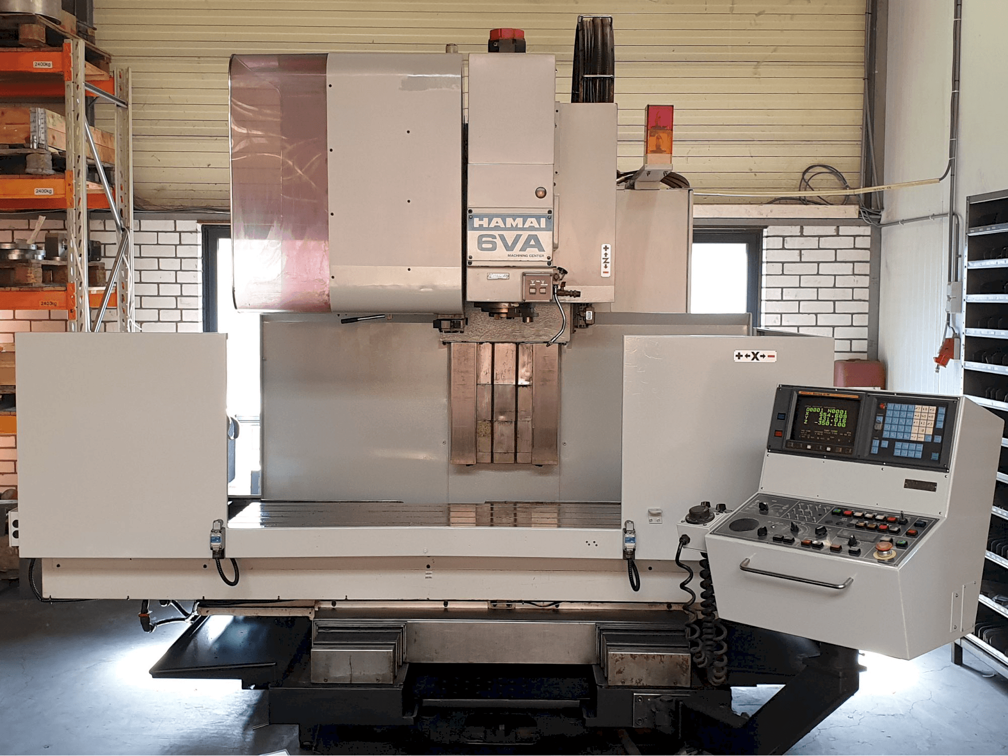 Vista Frontal da HAMAI MC-6VA máquina