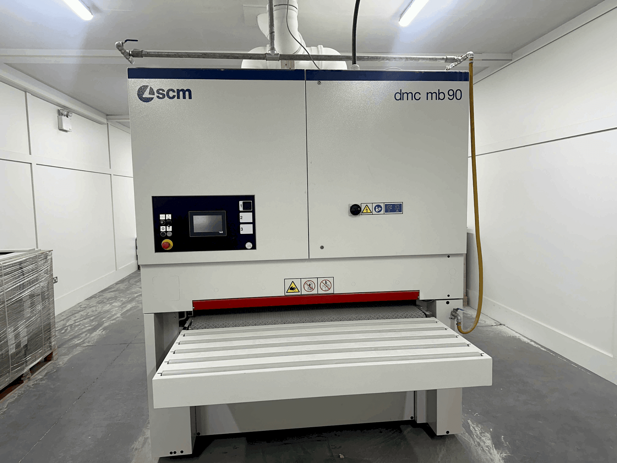 Vista Frontal da SCM DMC MB90 DBB135 máquina