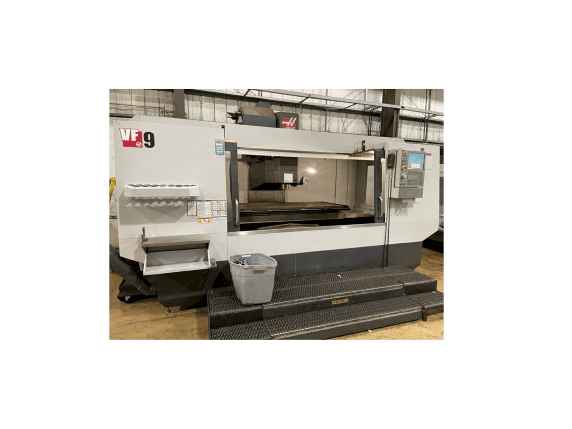 Vista Frontal da HAAS VF-9 máquina