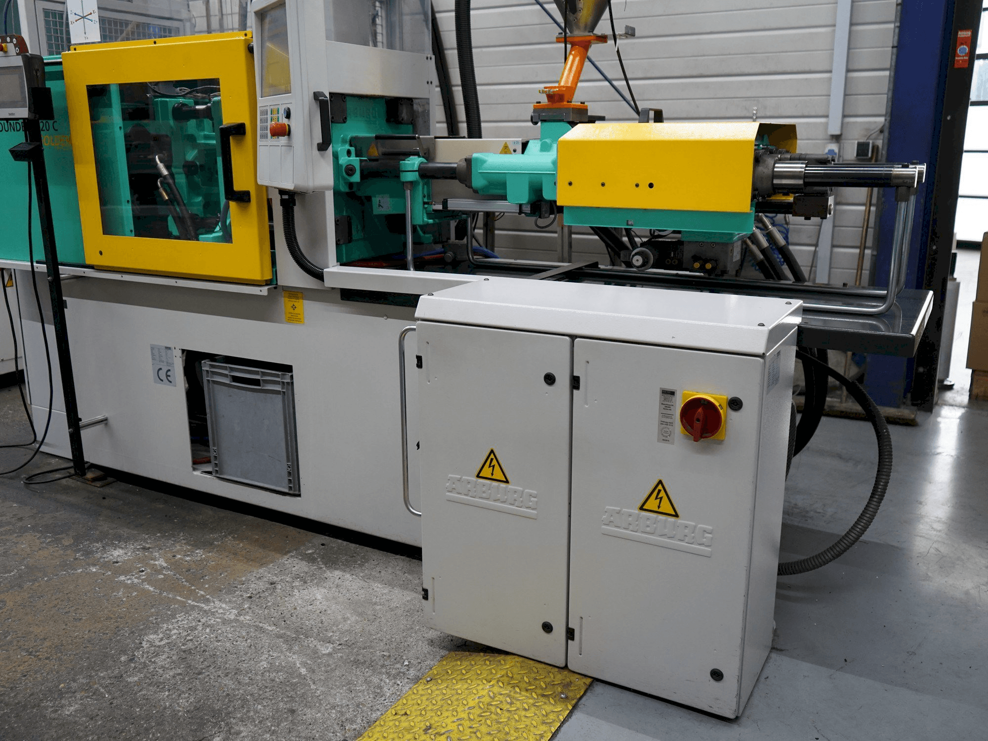 Vista Frontal da Arburg 320C (500-170) máquina