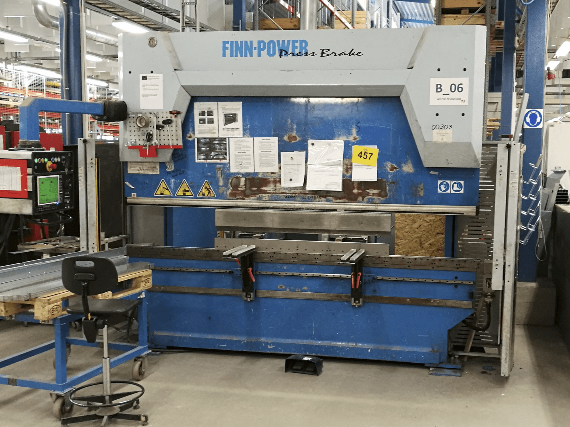 Vista Frontal da Finn-Power B 125-3060-C6W-GC máquina