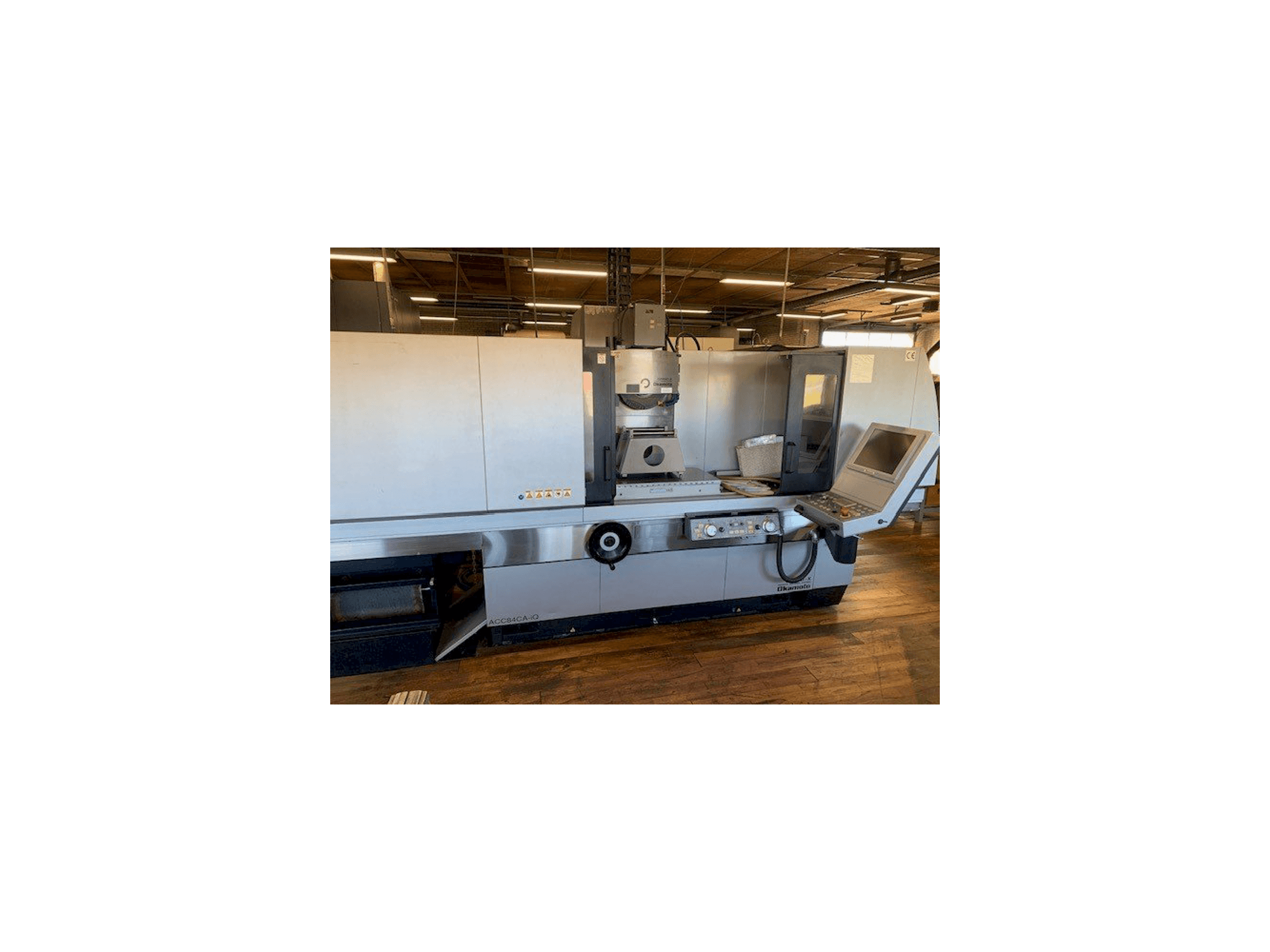 Vista Frontal da OKAMOTO ACC 84CA-iQ máquina