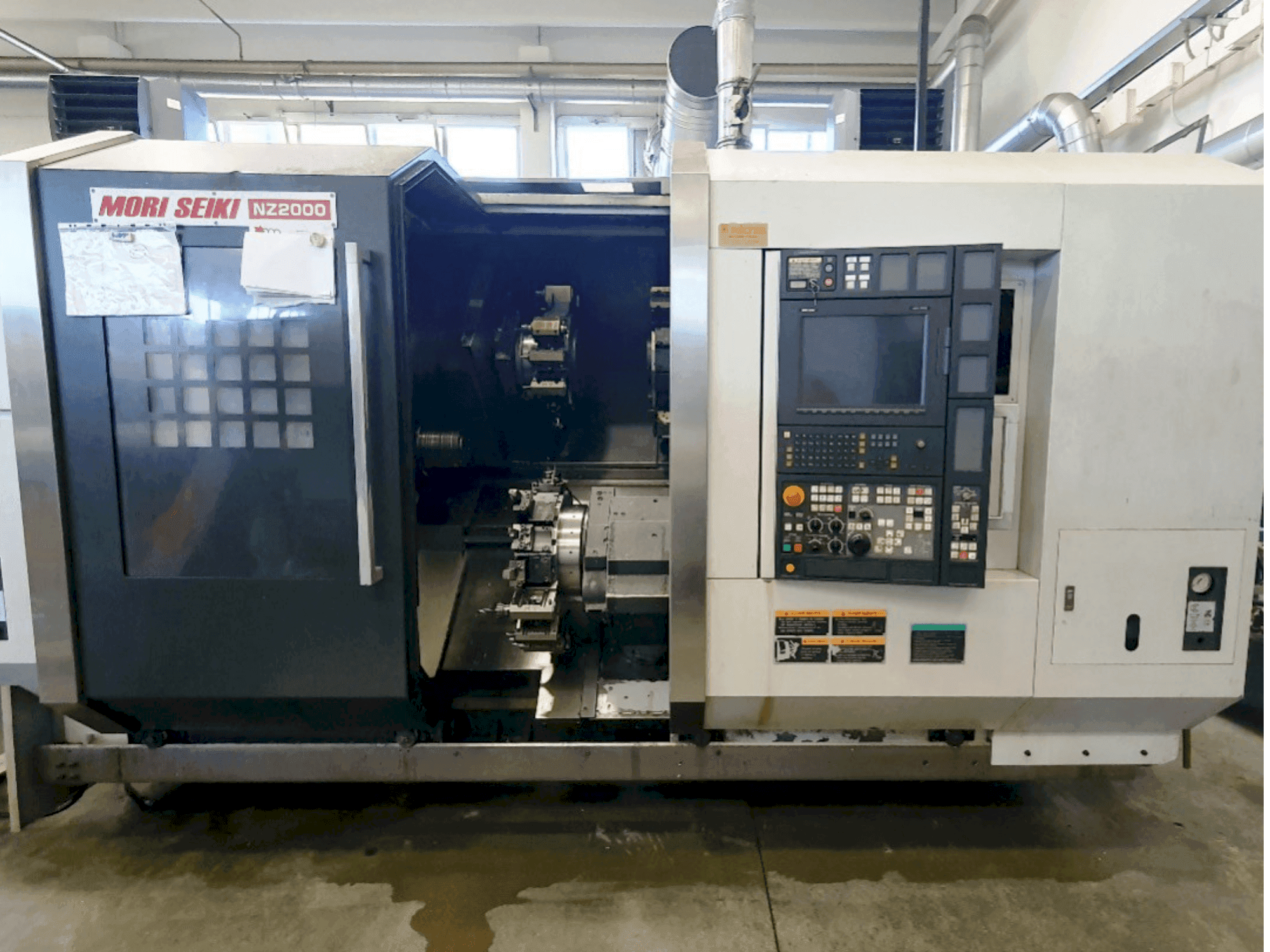 Vista Frontal da MORI SEIKI NZ2000 T3Y3 máquina