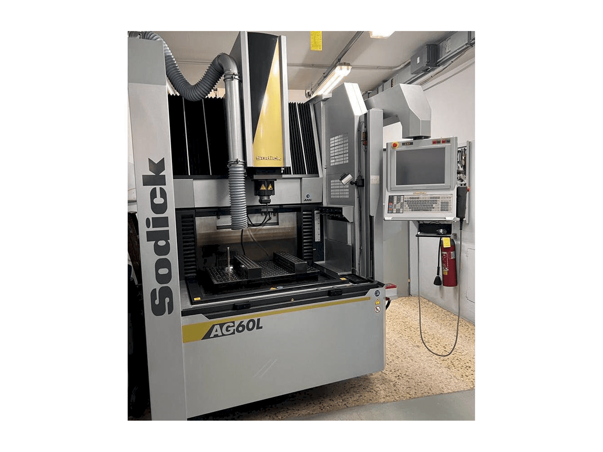 Vista Frontal da Sodick AG 60L máquina