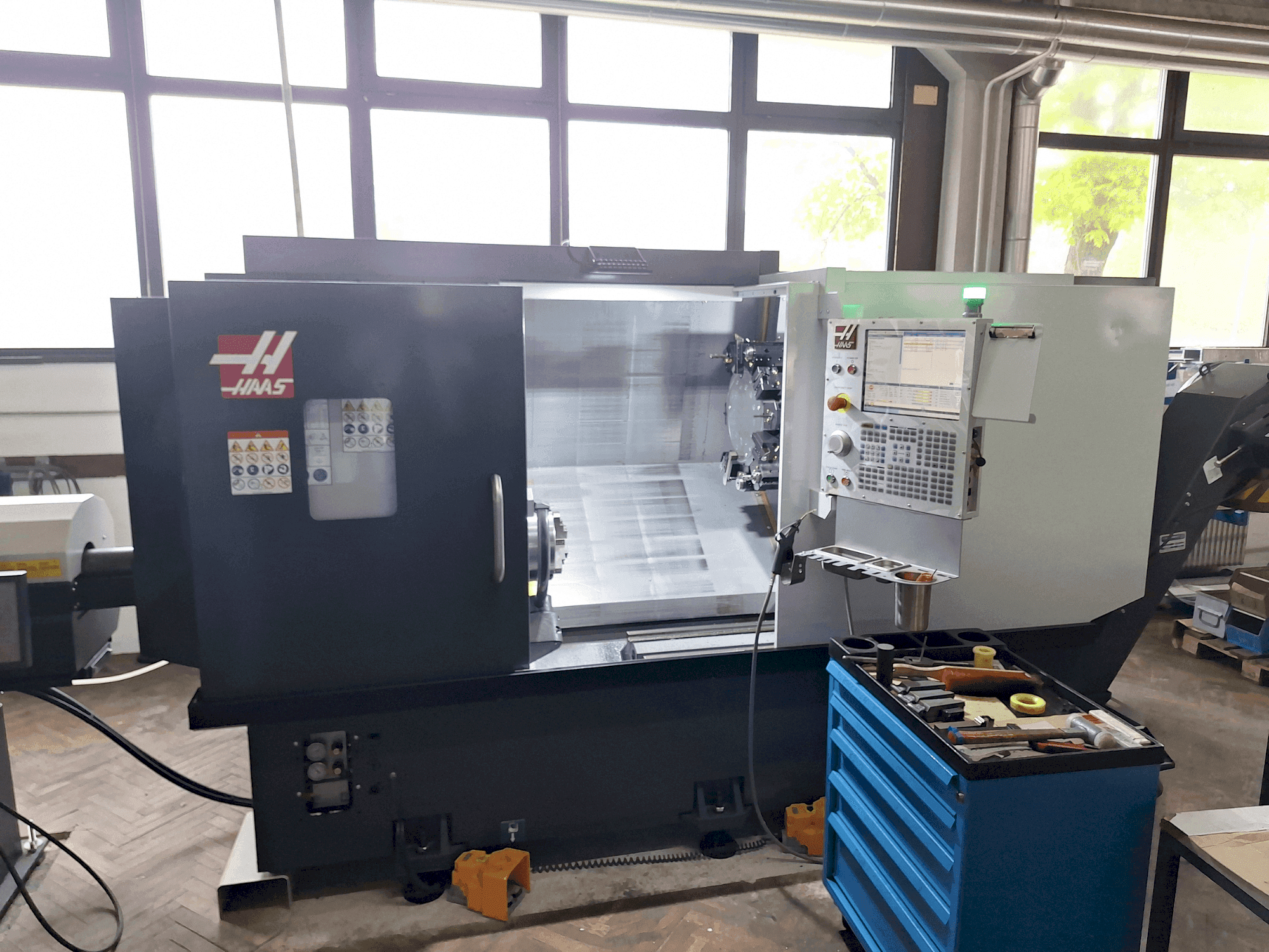 Vista Frontal da HAAS ST 30Y máquina
