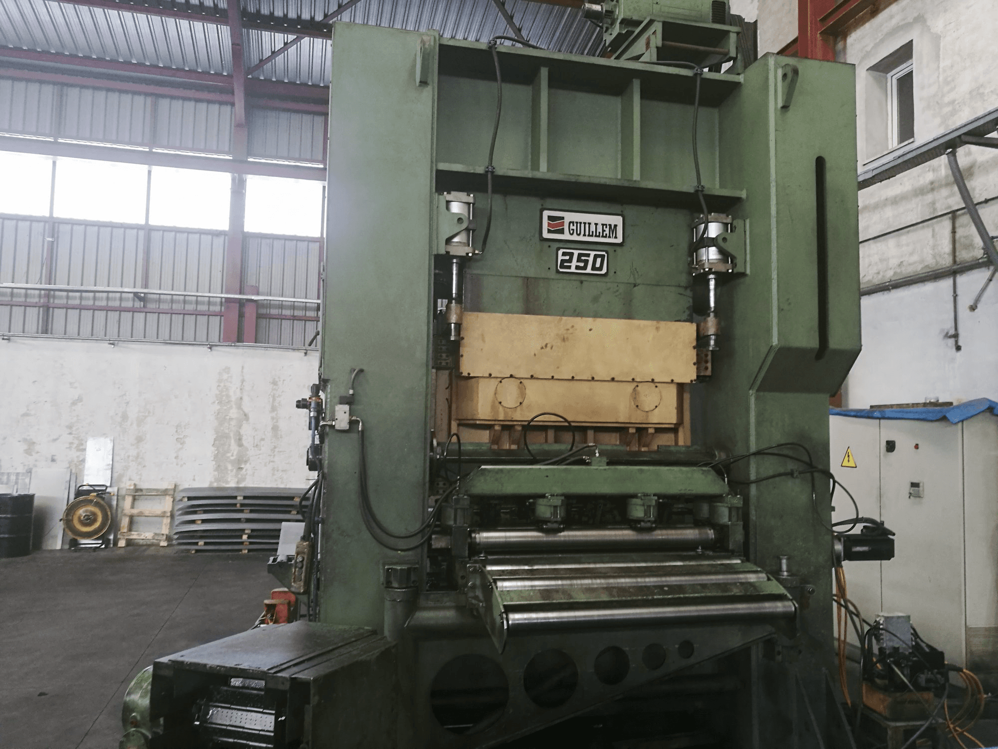 Vista Frontal da GUILLEM D2.250 máquina