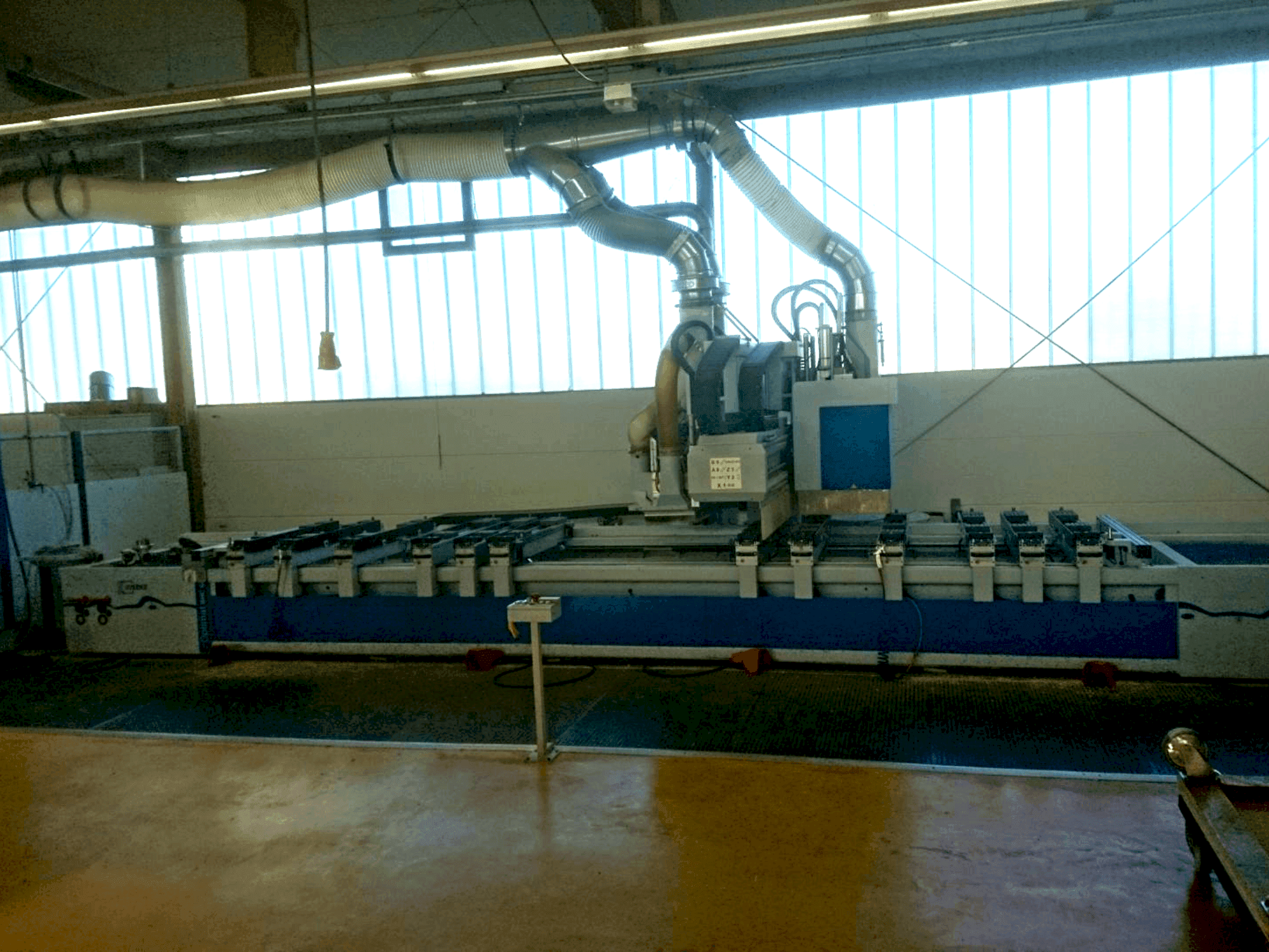 Vista Frontal da Weeke Optimat BHC 655 máquina