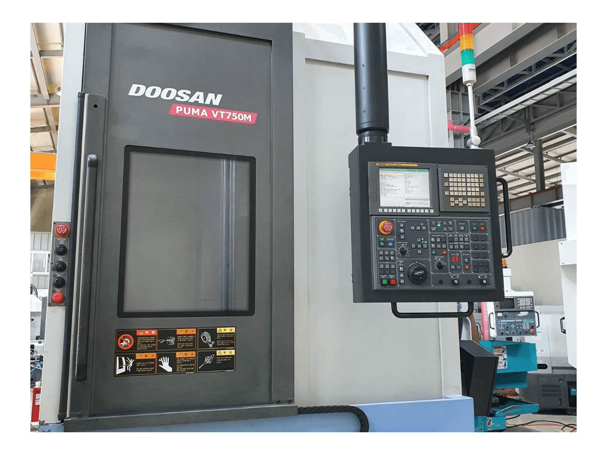 Vista Frontal da Doosan Puma VT750M máquina