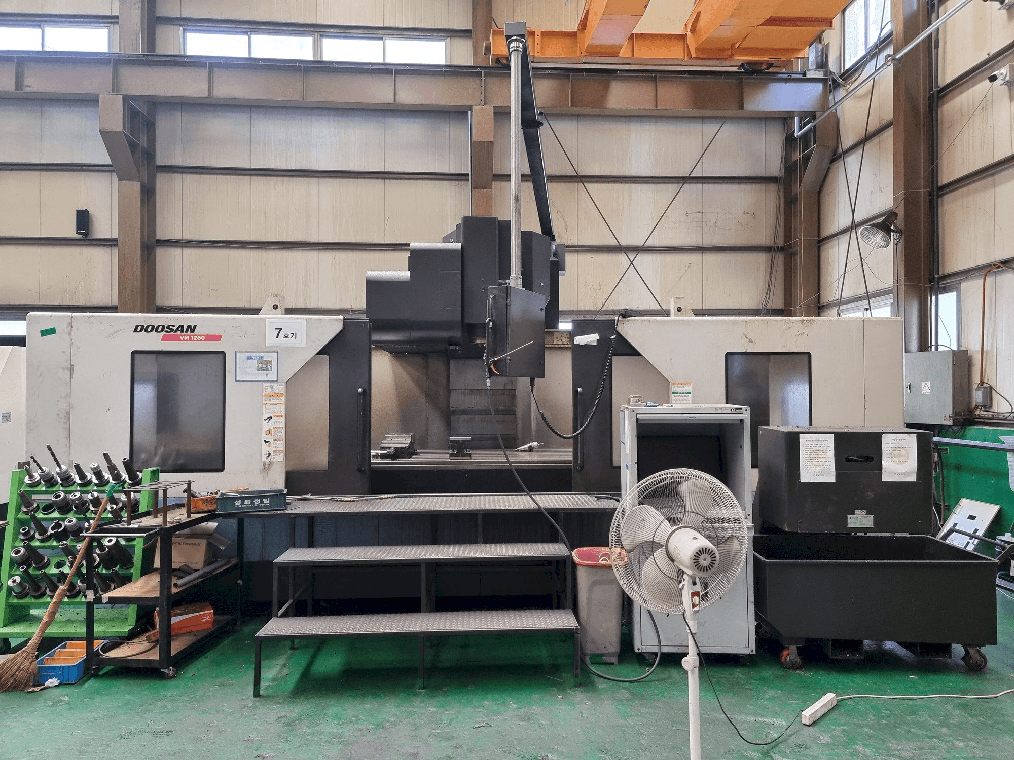 Vista Frontal da Doosan VM1260 máquina