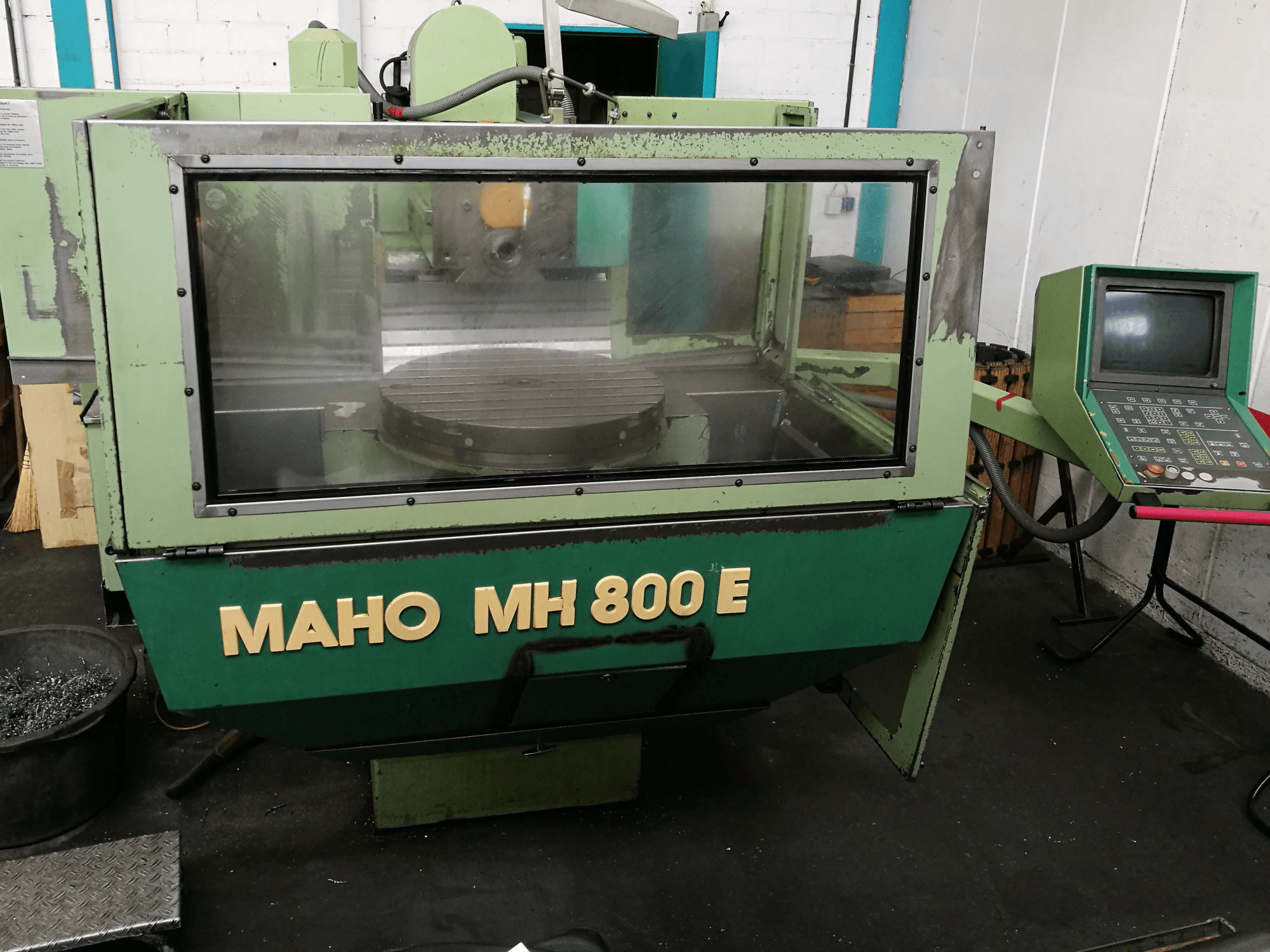 Vista Frontal da Maho MH 800 E máquina