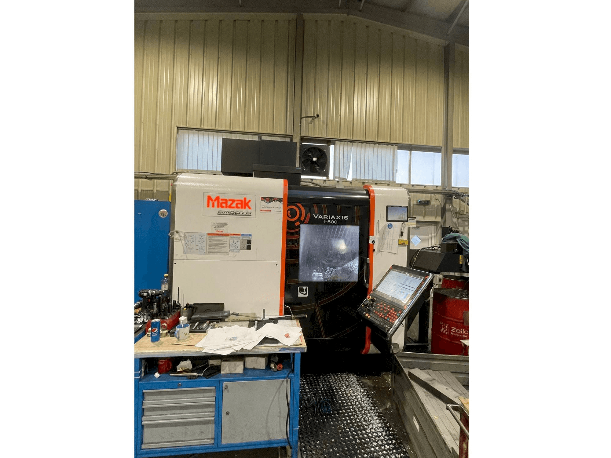 Vista Frontal da Mazak Variaxis i-500 máquina