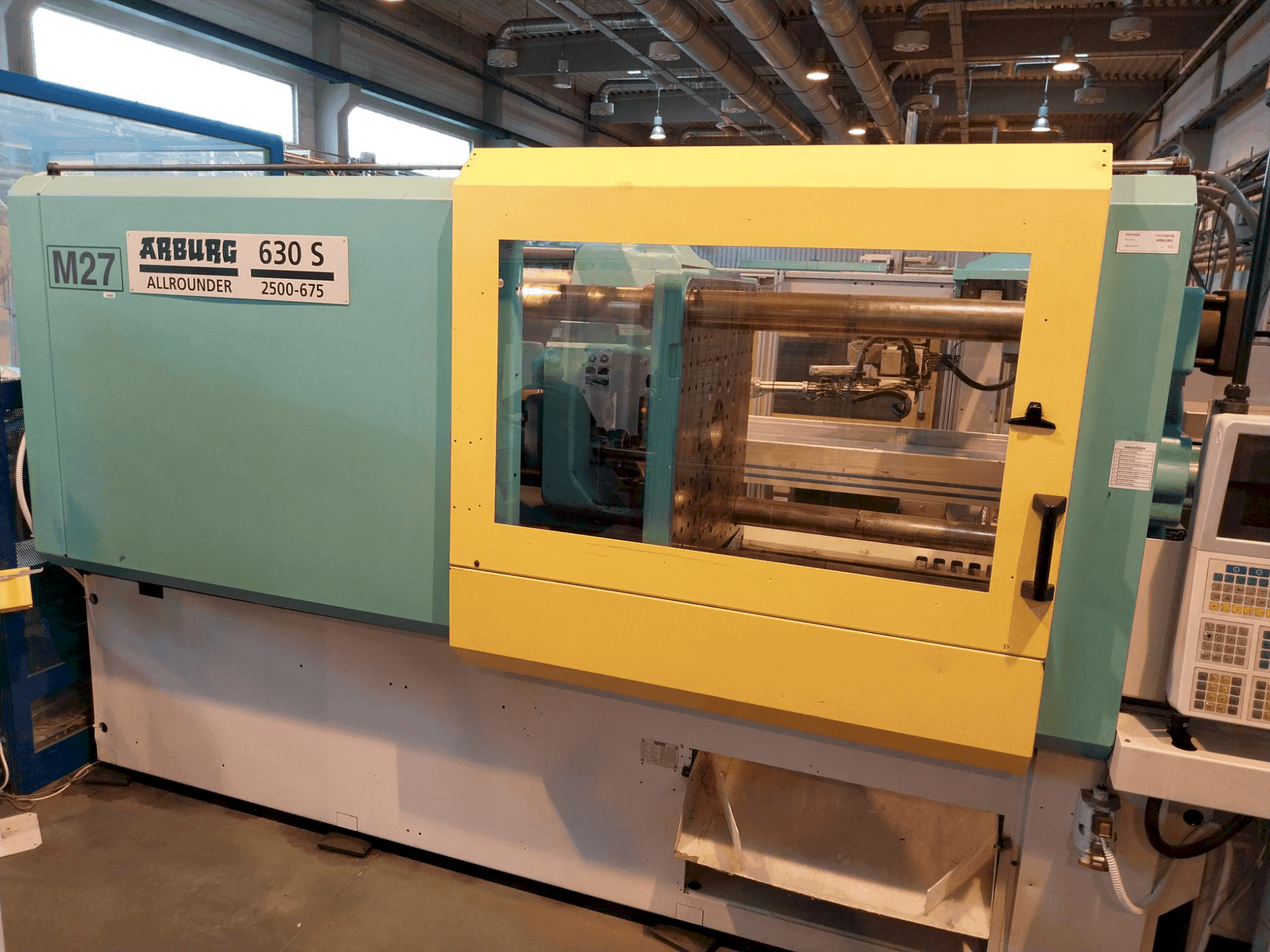 Vista Frontal da Arburg Allrounder 630S 2500-675 máquina