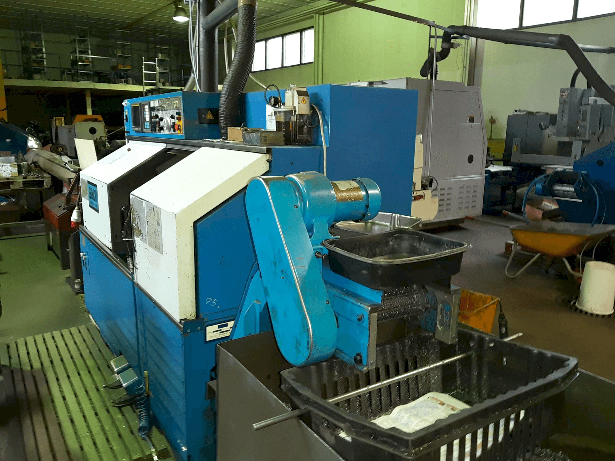 Vista Frontal da FEMCO Durga 25E máquina