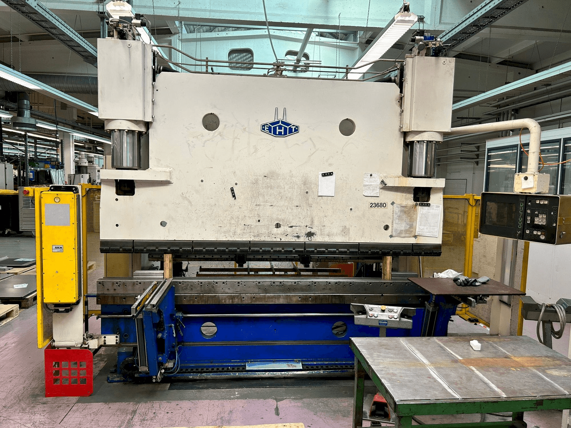 Vista Frontal da EHT EHPS 25-30 máquina