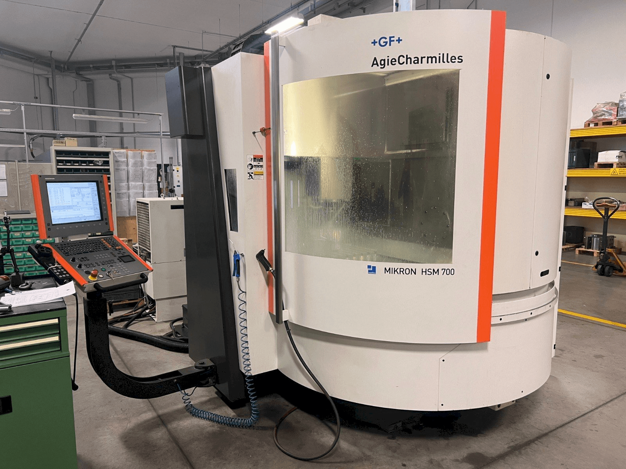Vista Frontal da AgieCharmilles MIKRON HSM 700 máquina
