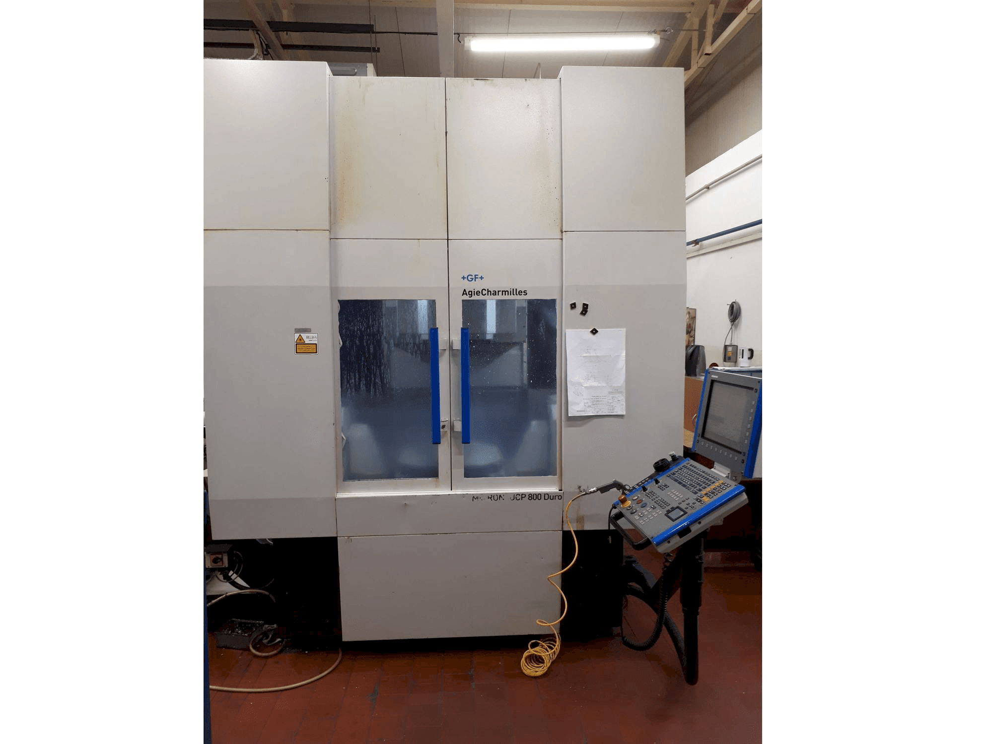 Vista Frontal da GF Mikron UCP 800 Duro máquina