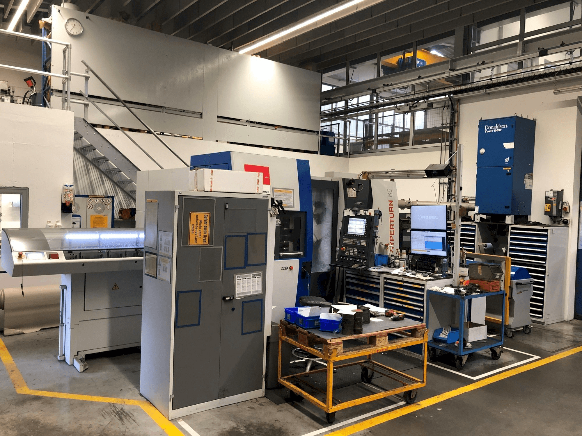 Vista Frontal da EMCO HYPERTURM 65 PM máquina