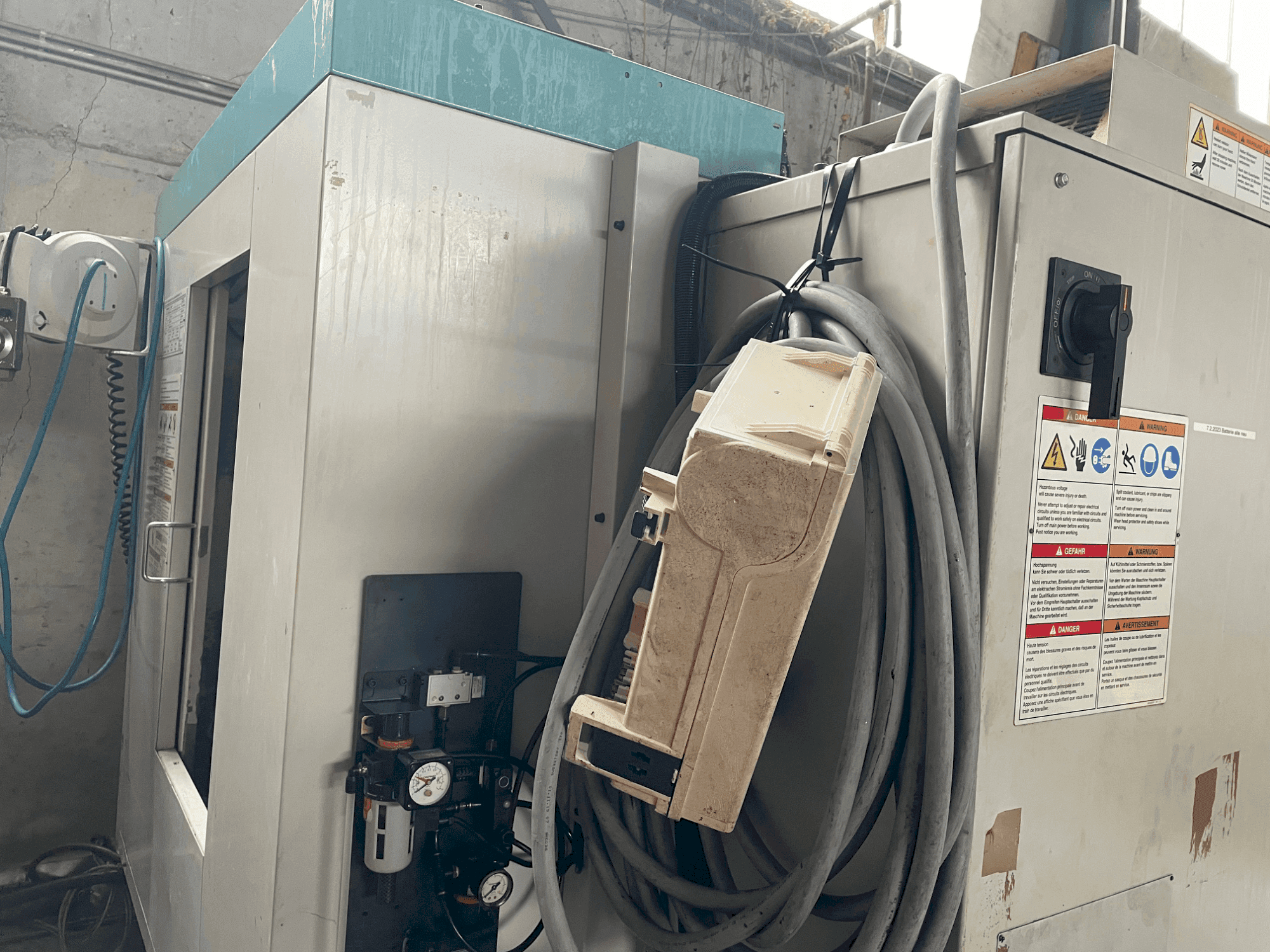 Vista Frontal da Brother TC22A (1999) máquina