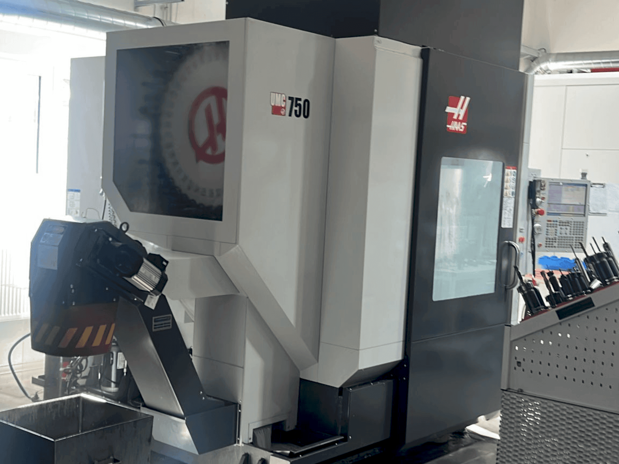 Vista Frontal da HAAS UMC-750 máquina