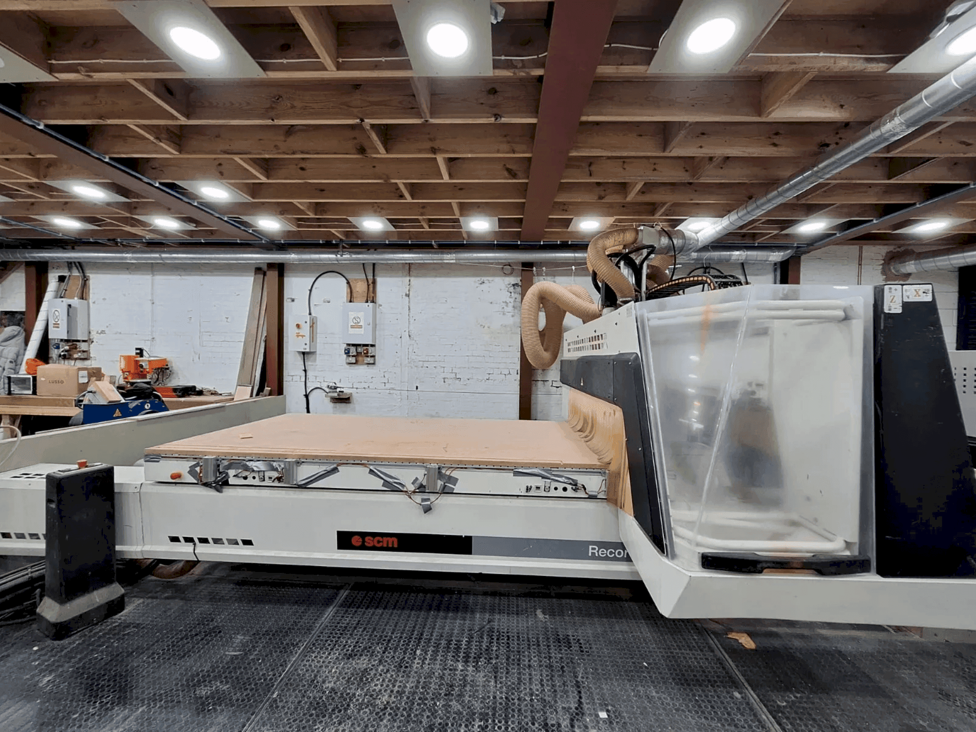 Vista Frontal da SCM Record 125 N máquina