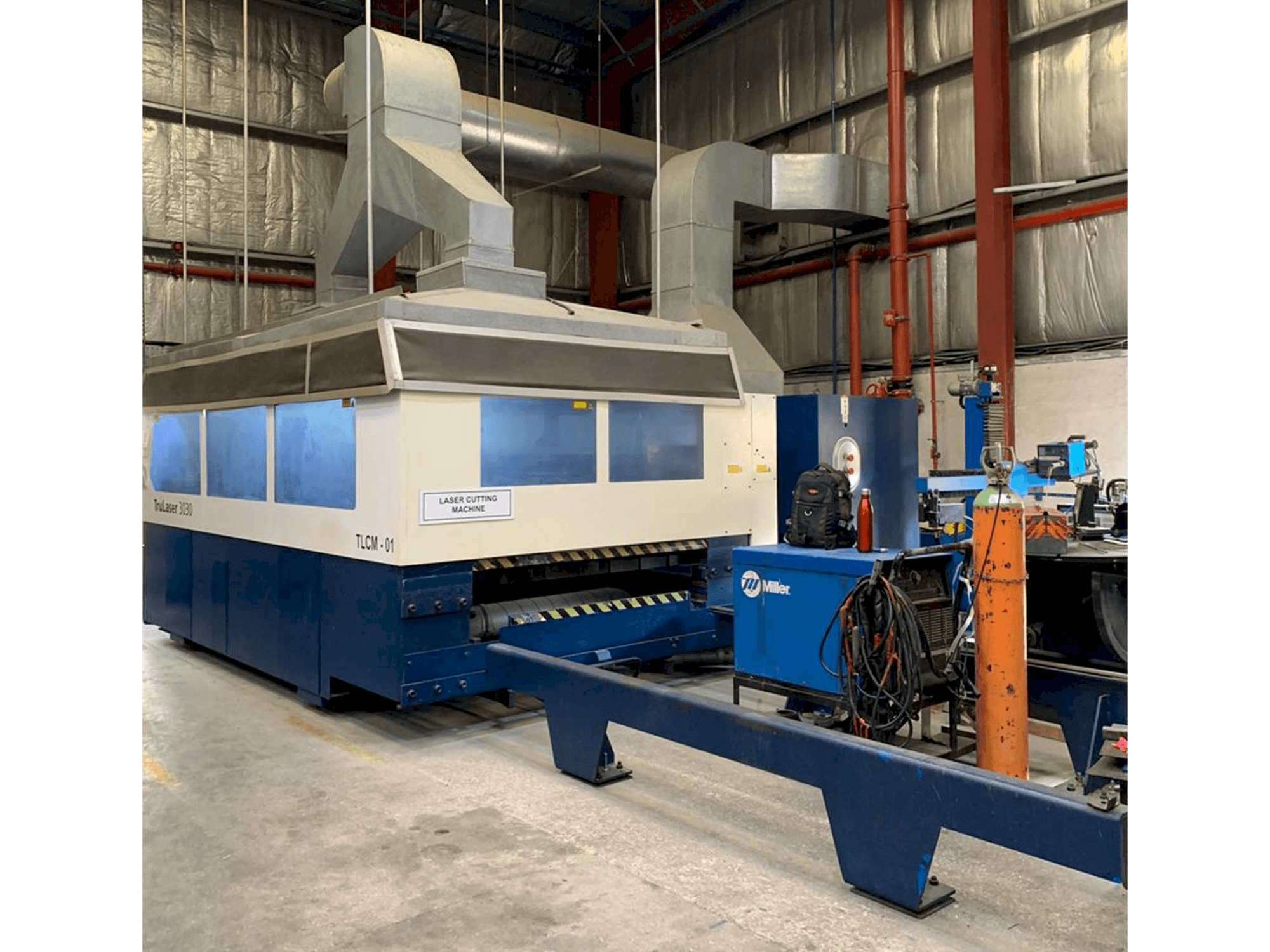 Vista Frontal da Trumpf TruLaser 3030 máquina