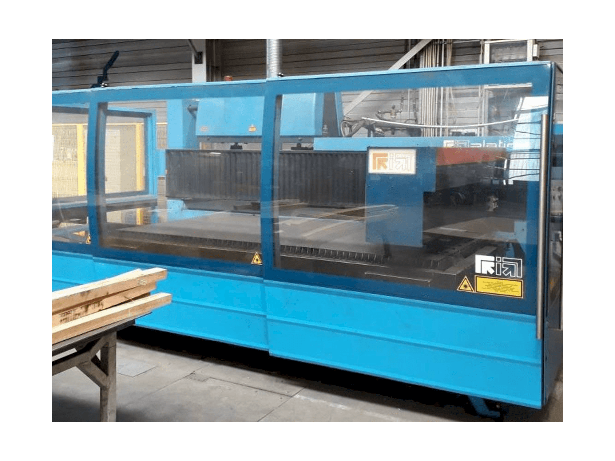 Vista Frontal da Prima Industrie Platino 1530 máquina