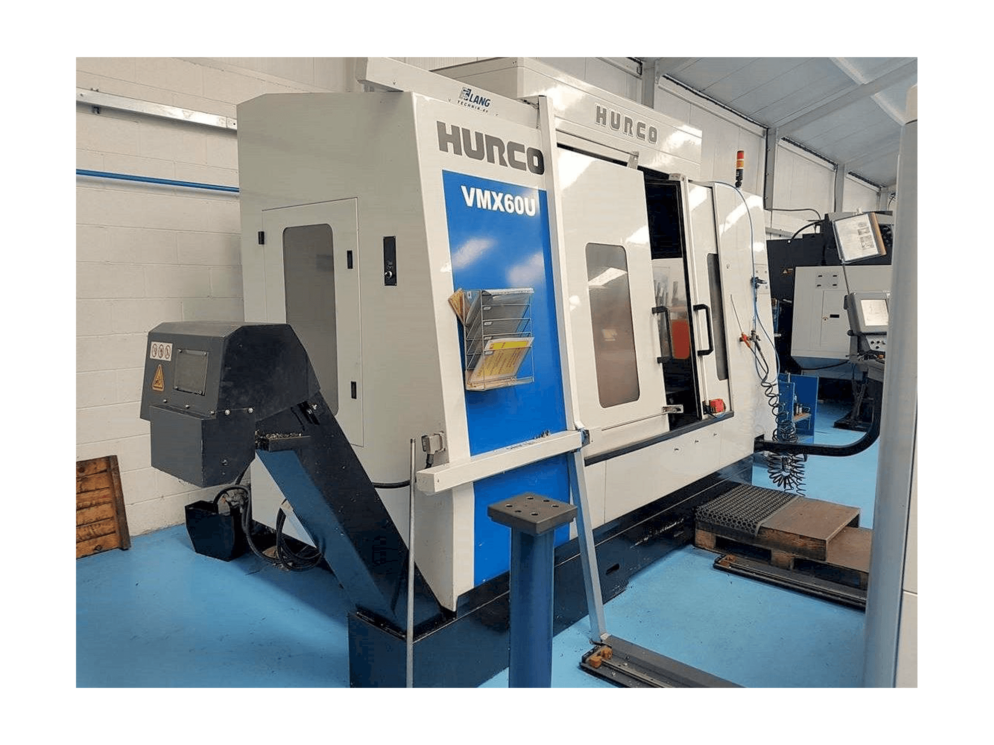 Vista Frontal da Hurco VMX 60U máquina