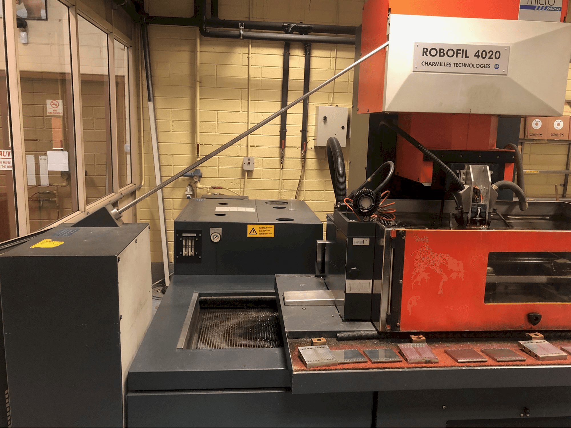 Vista Frontal da CHARMILLES ROBOFIL 4020 máquina