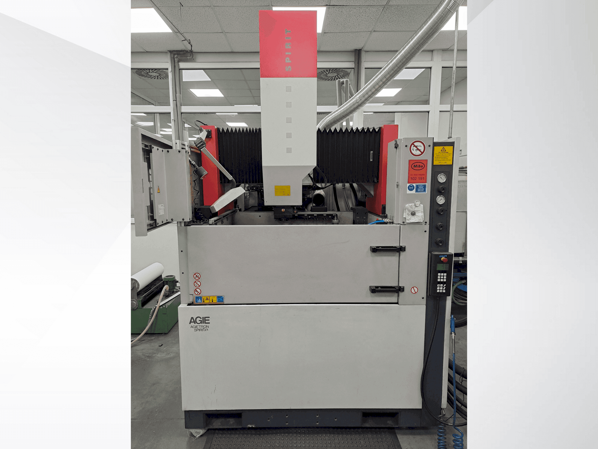 Vista Frontal da AGIE AGIETRON SPIRIT 4 máquina