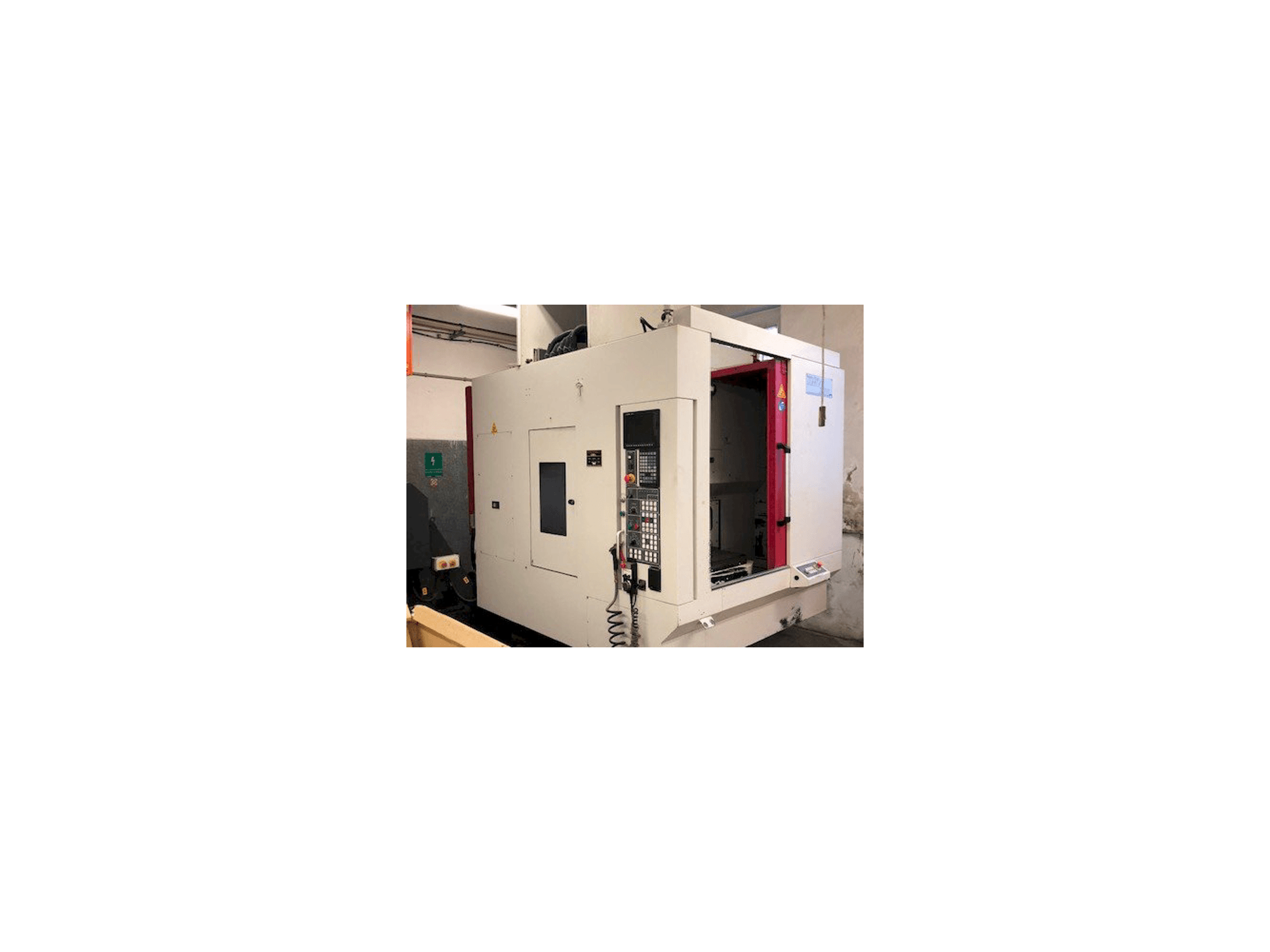 Vista Frontal da Akira Seiki RMV 700 APC máquina