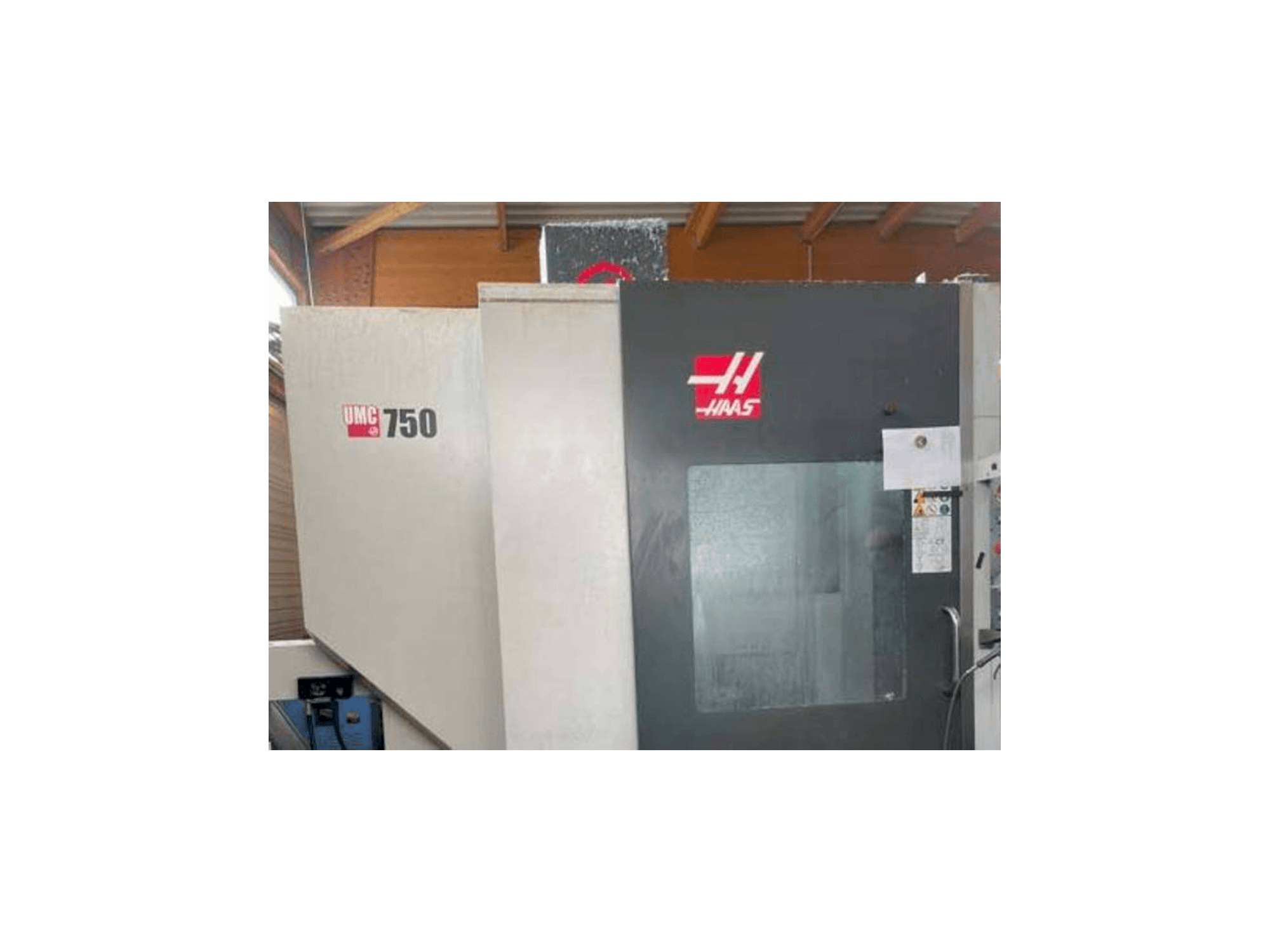 Vista Frontal da HAAS UMC 750 S máquina
