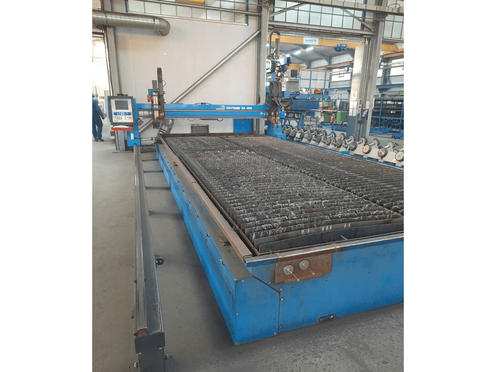 Vista Frontal da Oerlikon Oxytome 35 HPC máquina