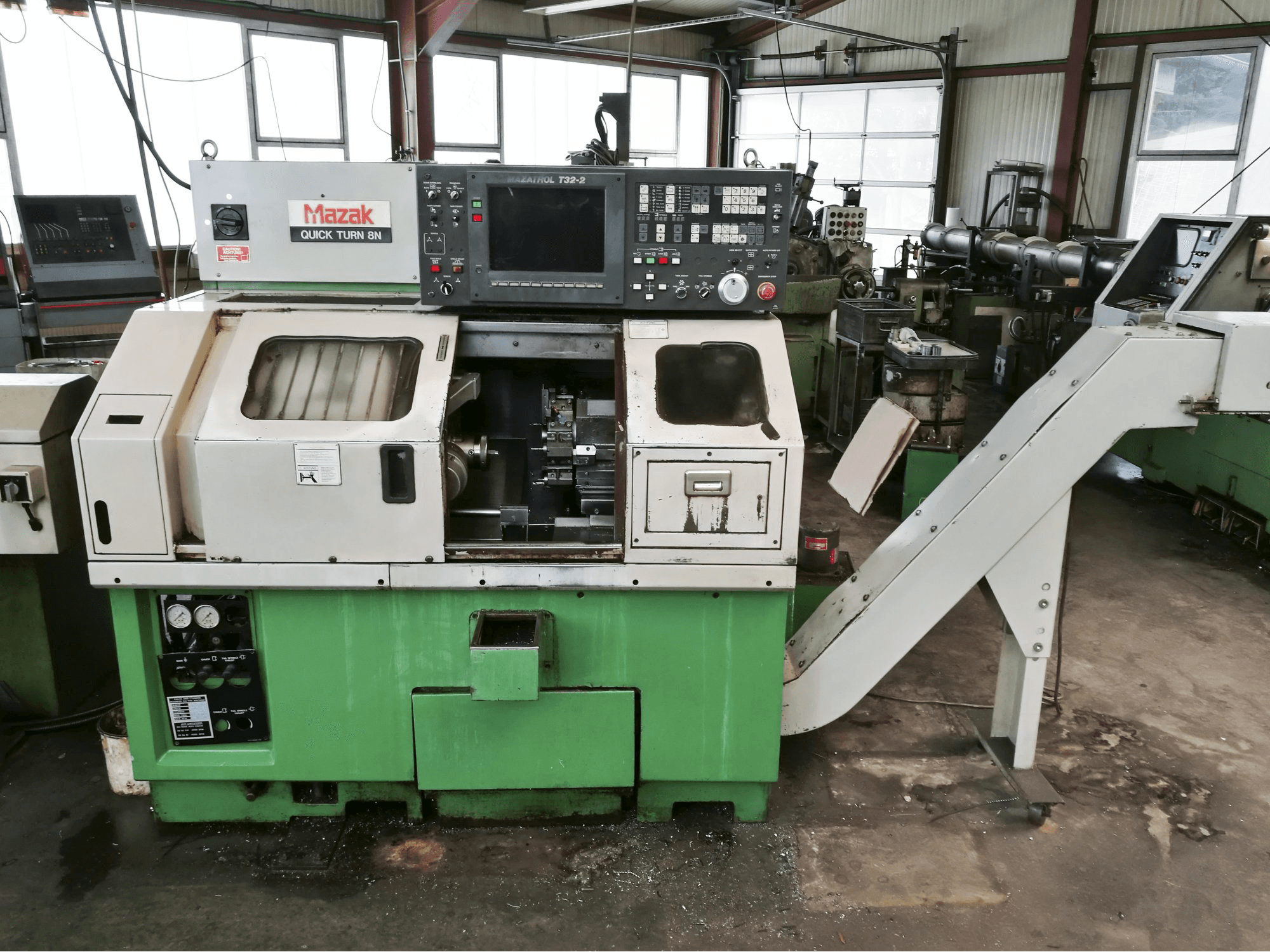 Vista Frontal da Mazak Quick Turn 8N máquina