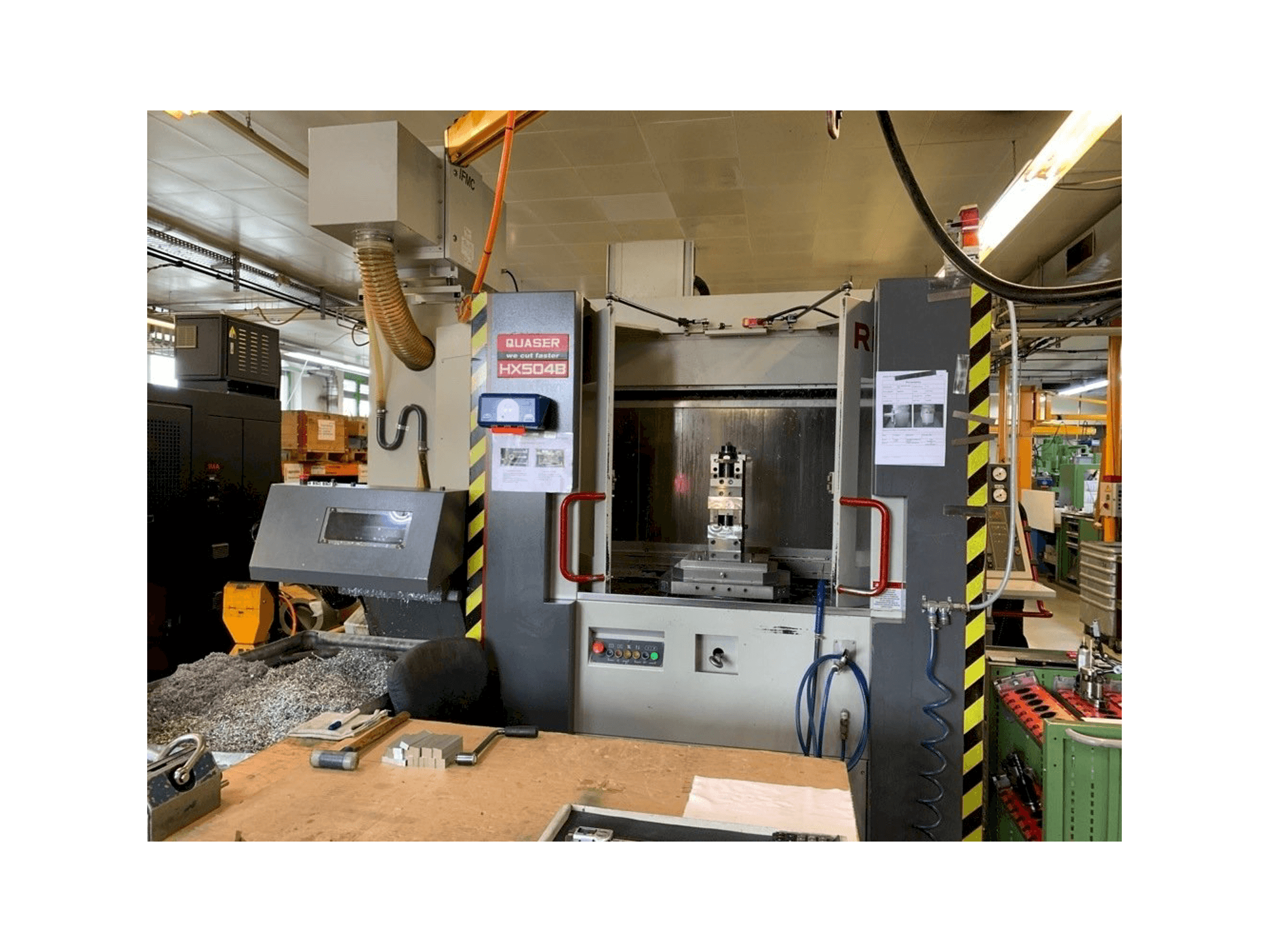 Vista Frontal da Quaser HX504B máquina